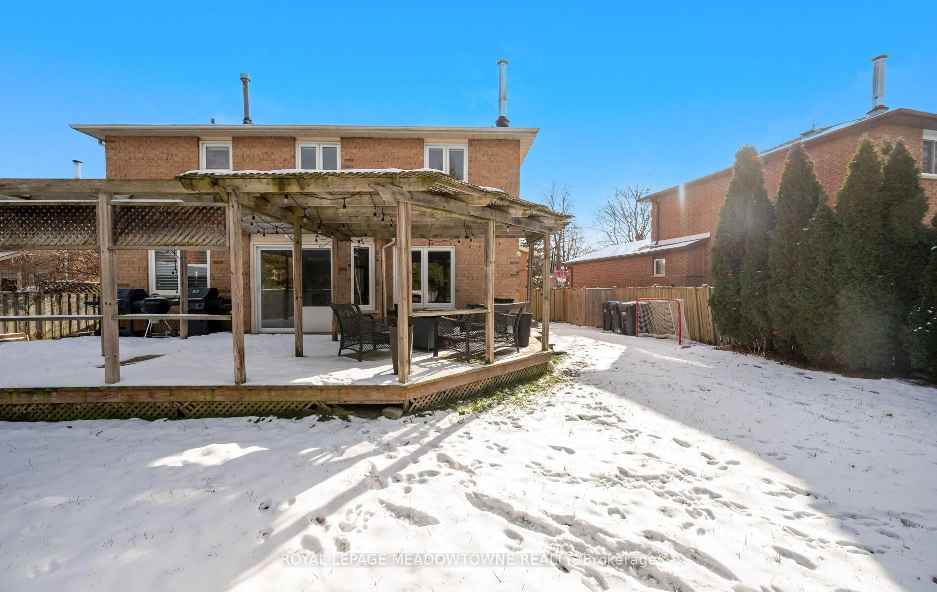 Patio, street for 16 Cox Cres, Brampton Ontario L6X 3H1