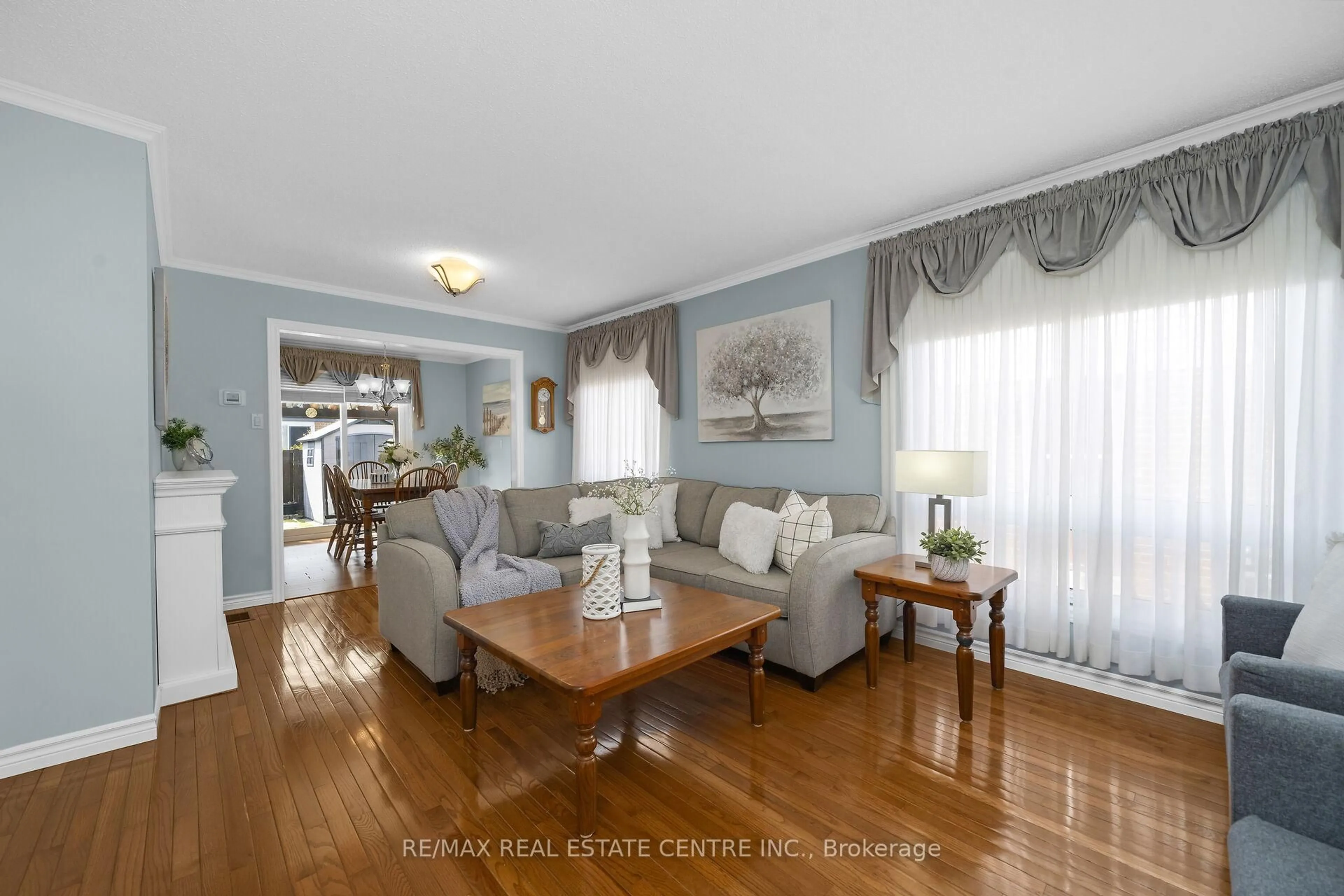 Living room with furniture, unknown for 466 Vanier Dr, Milton Ontario L9T 4T4