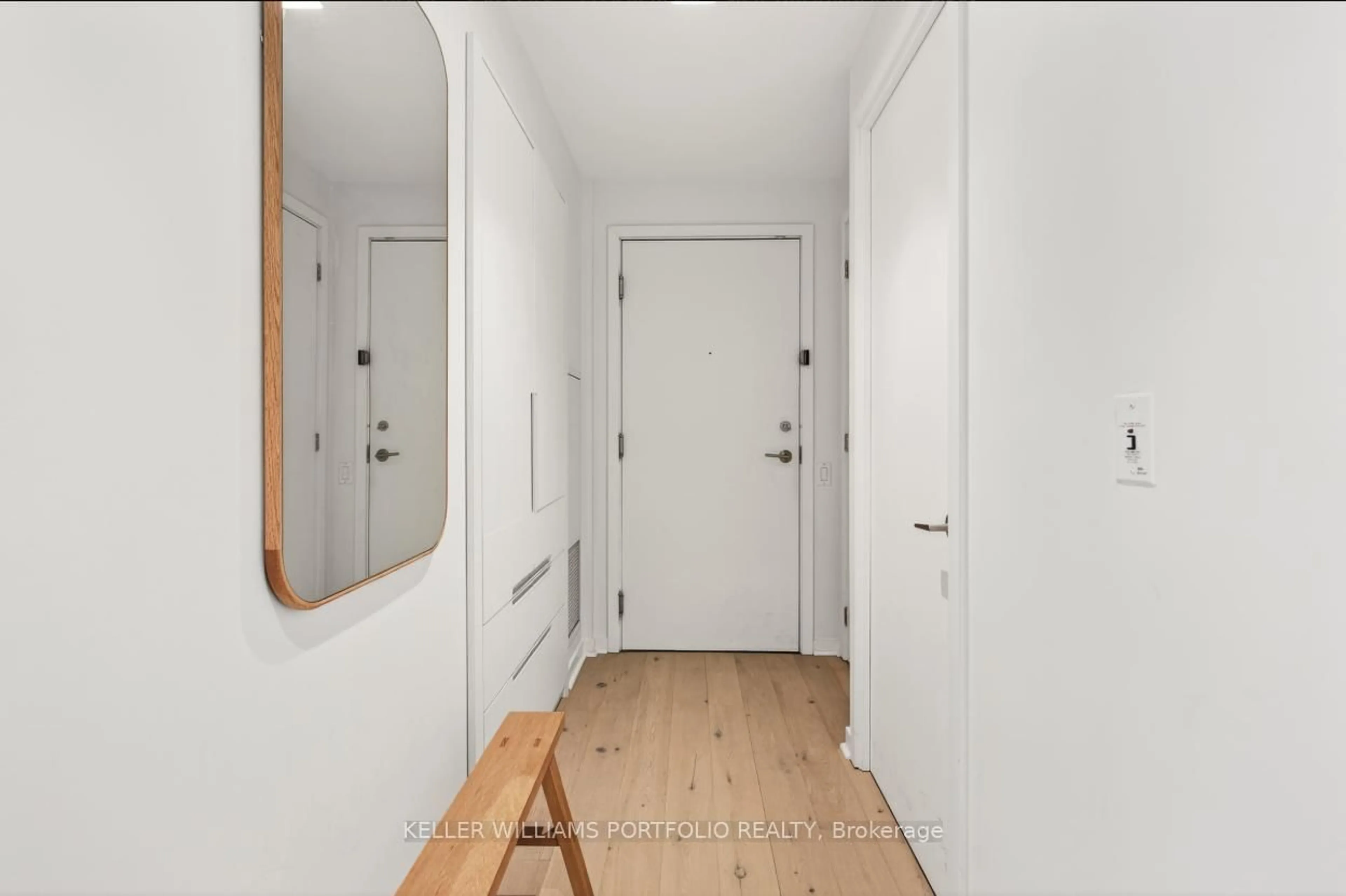 Indoor entryway for 103 The Queensway Ave #1713, Toronto Ontario M6S 5B3