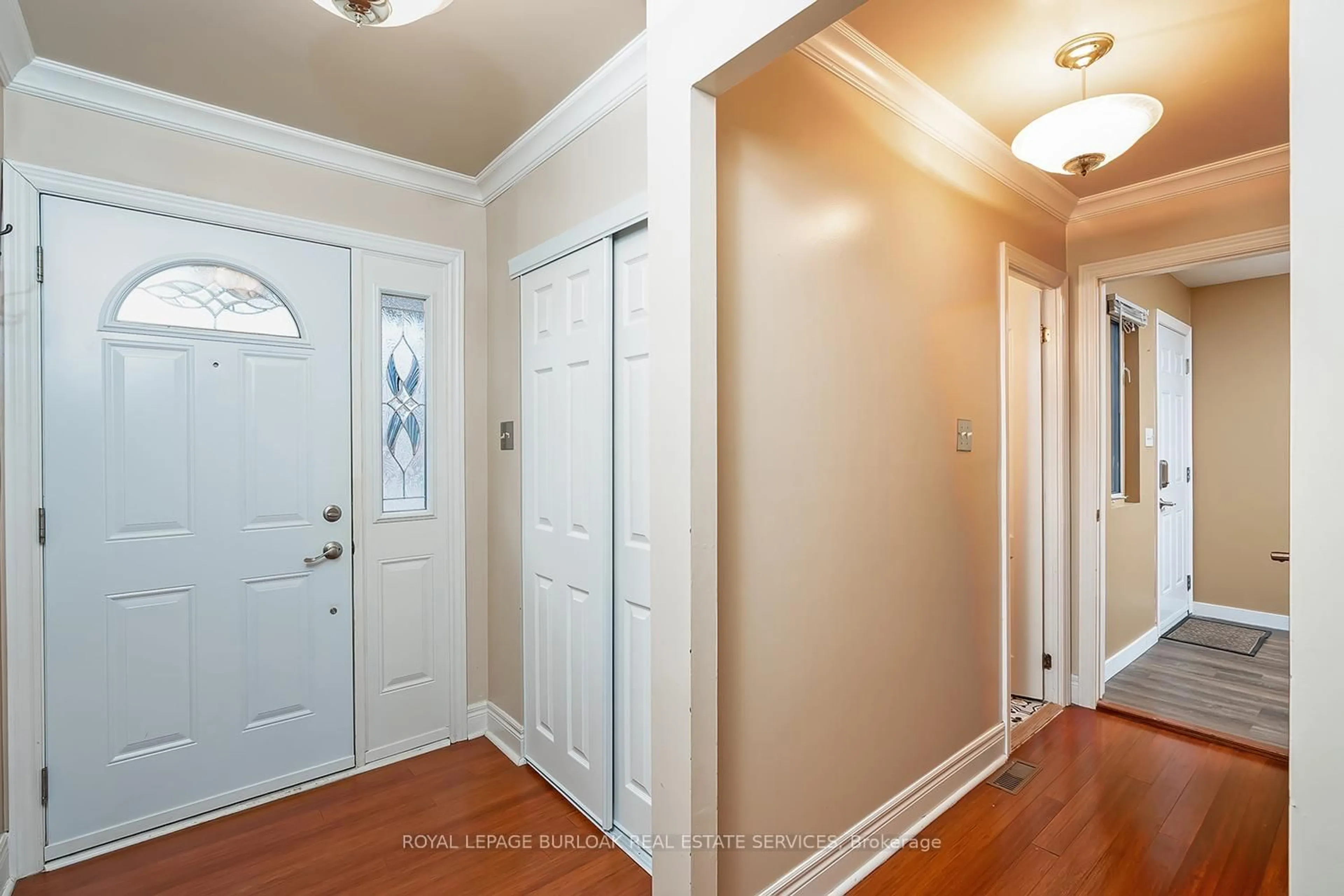 Indoor entryway for 1278 Consort Cres, Burlington Ontario L7M 1J7