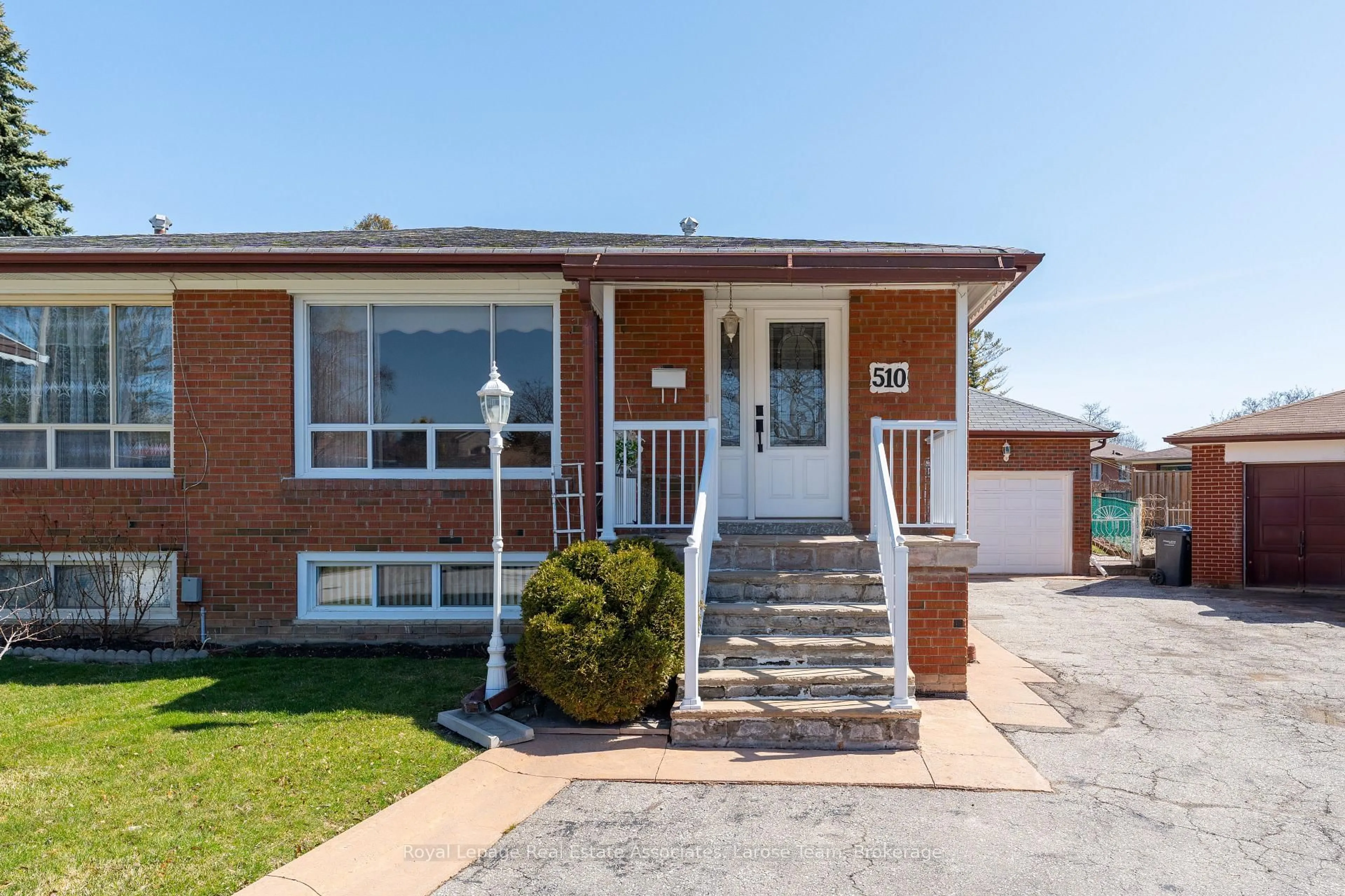 Home with brick exterior material, street for 510 Ettridge Crt, Mississauga Ontario L5G 1W6