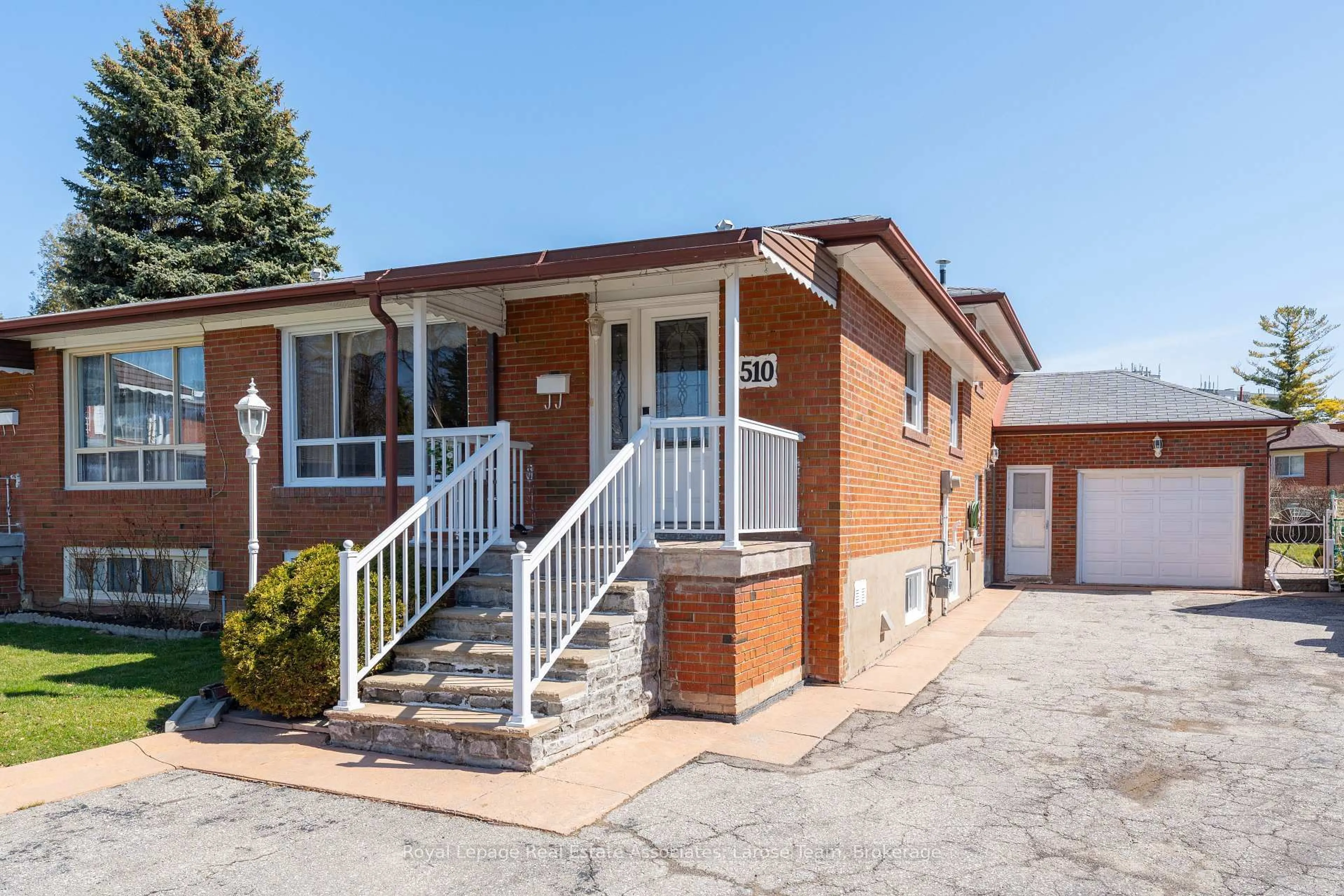 Home with brick exterior material, street for 510 Ettridge Crt, Mississauga Ontario L5G 1W6