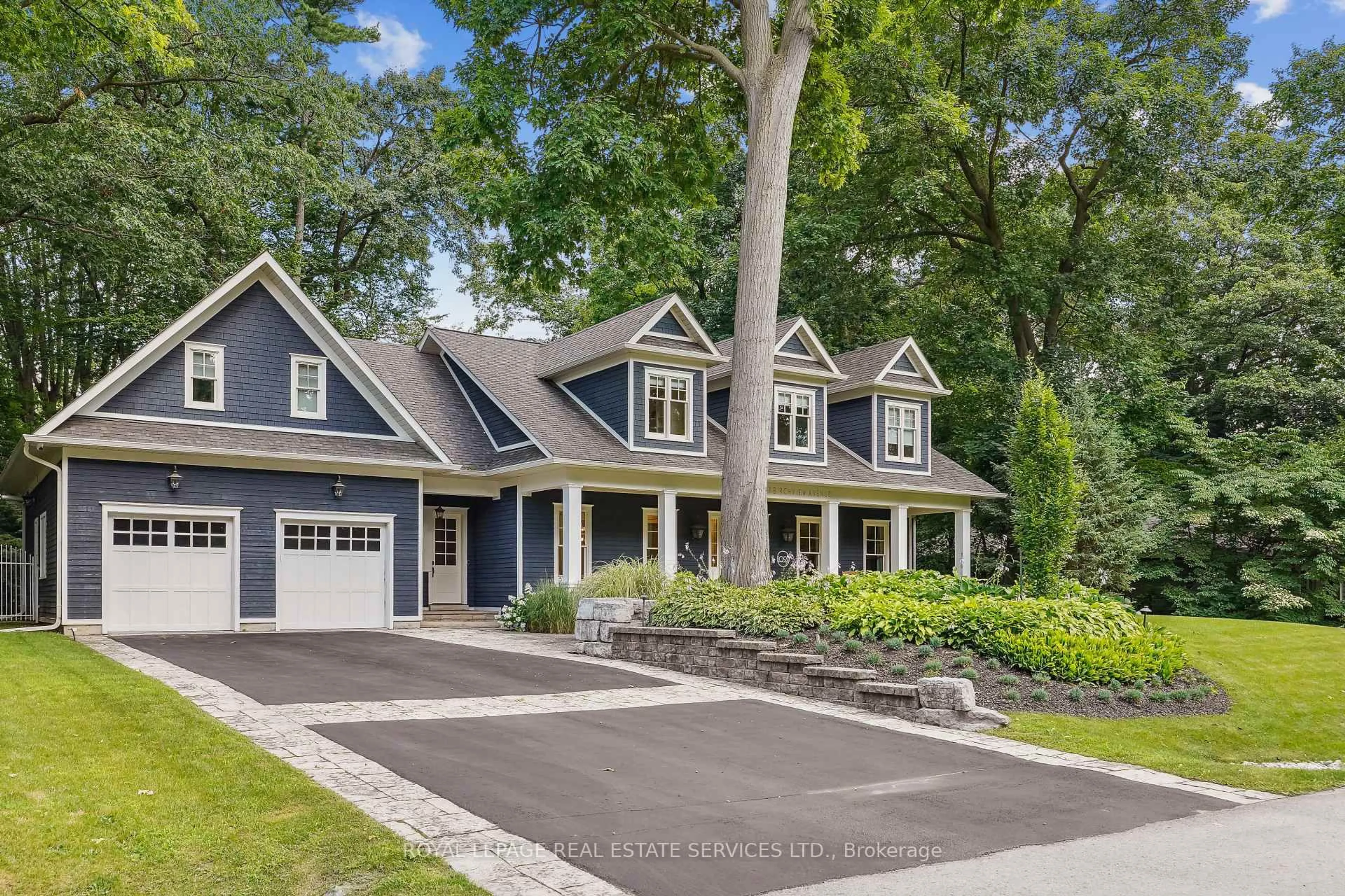 Home with vinyl exterior material, street for 1097 Birchview Ave, Oakville Ontario L6J 2C5