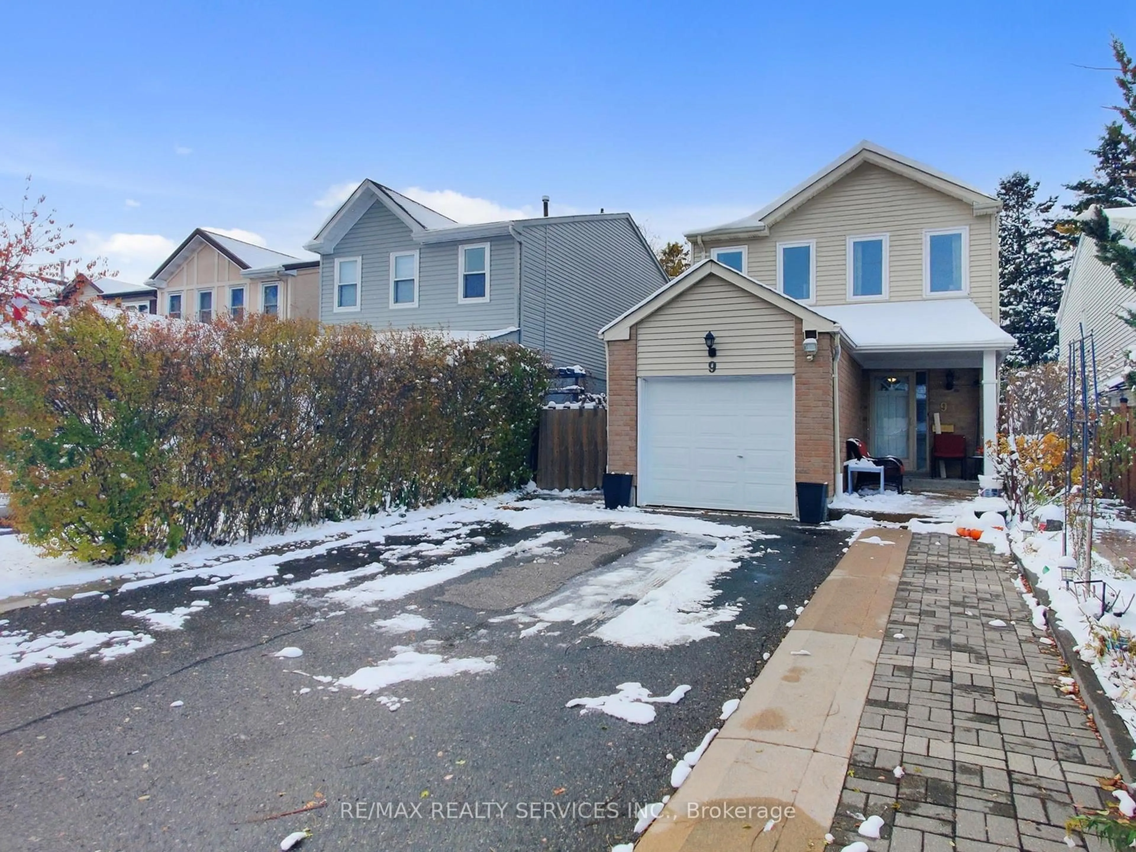 A pic from outside/outdoor area/front of a property/back of a property/a pic from drone, street for 9 Malabar Cres, Brampton Ontario L6S 3X6
