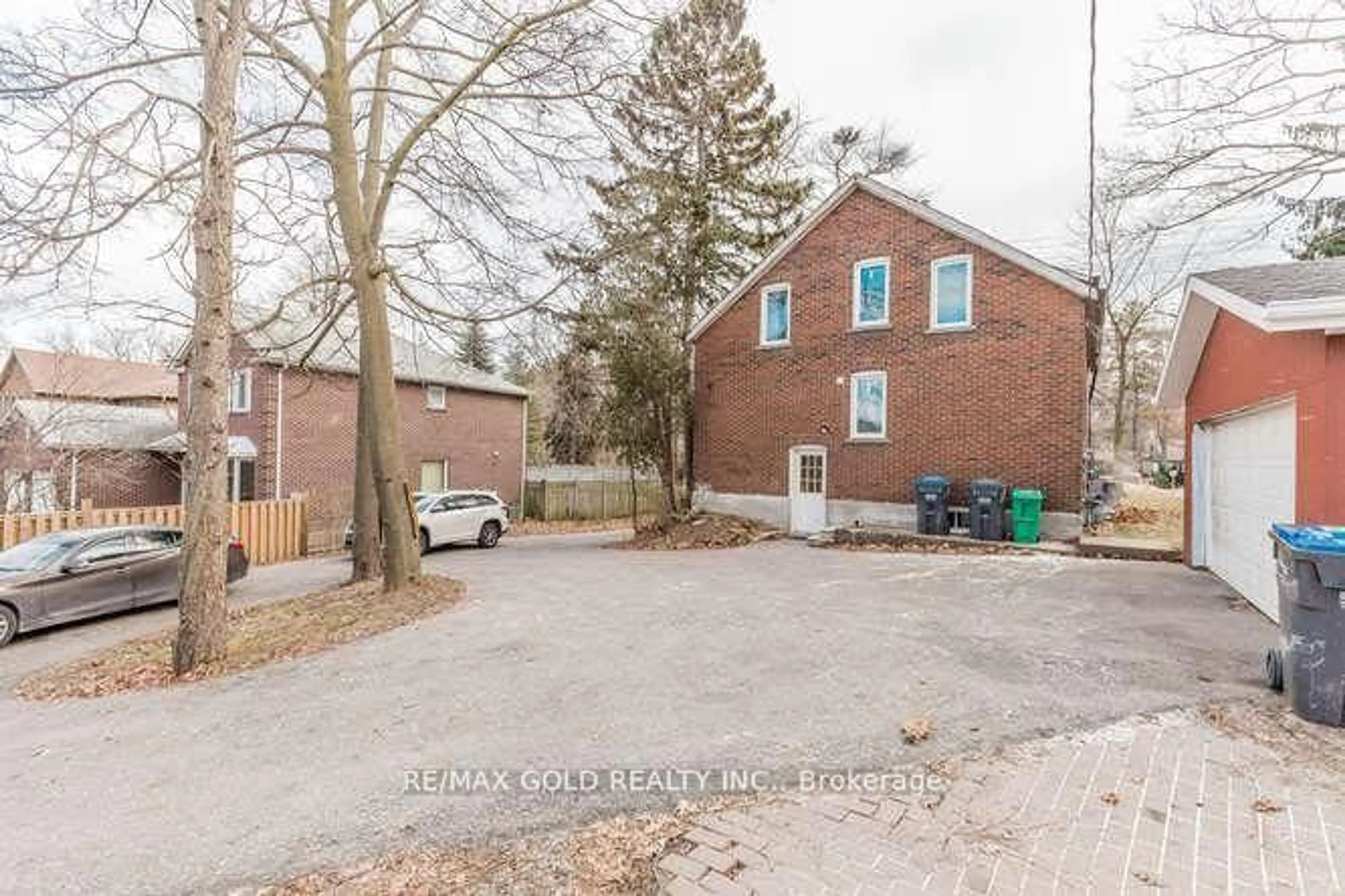 Home with brick exterior material, street for 961 Lakeshore Rd, Mississauga Ontario L5H 1H8