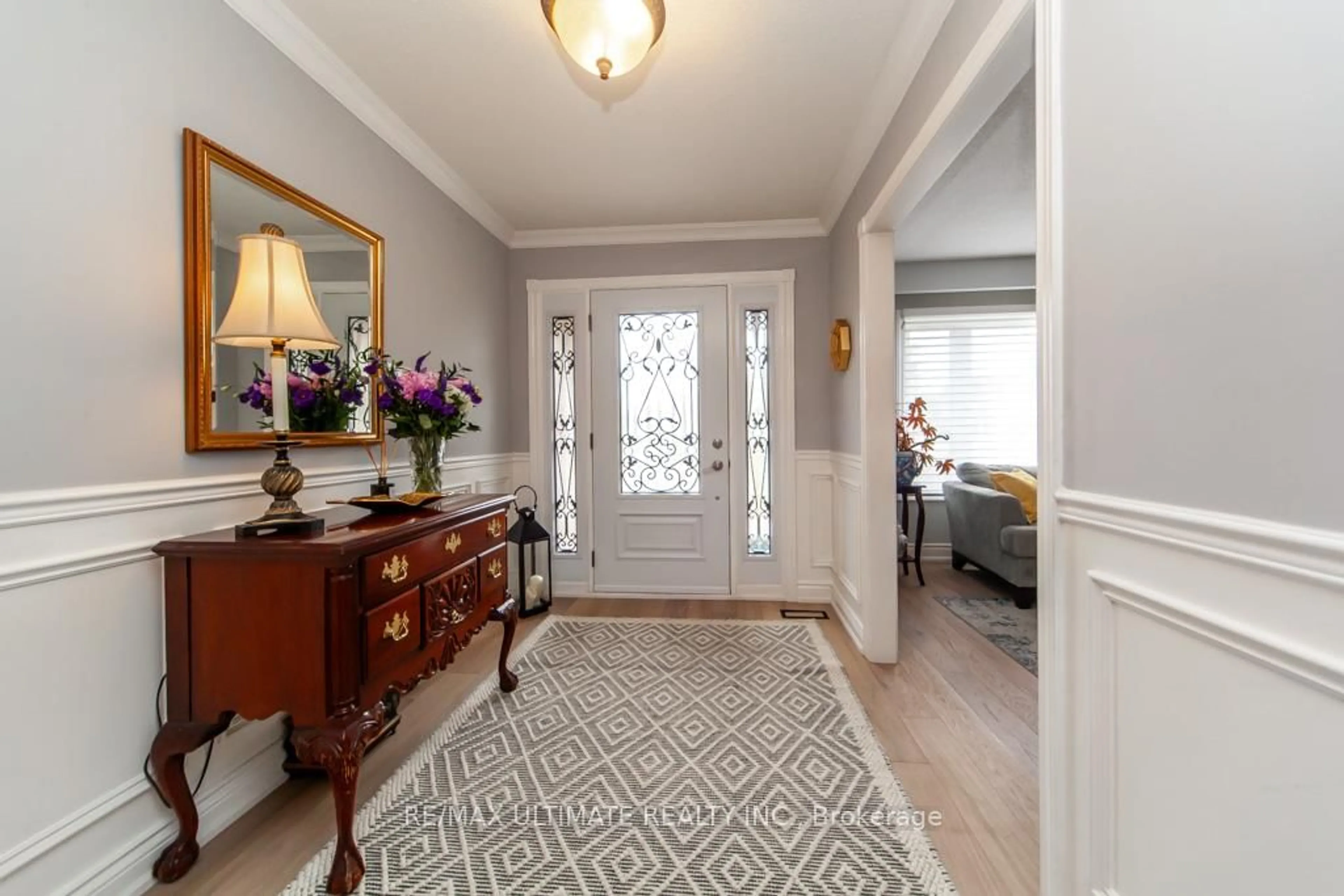 Indoor entryway for 2589 Trident Ave, Mississauga Ontario L5B 2L3