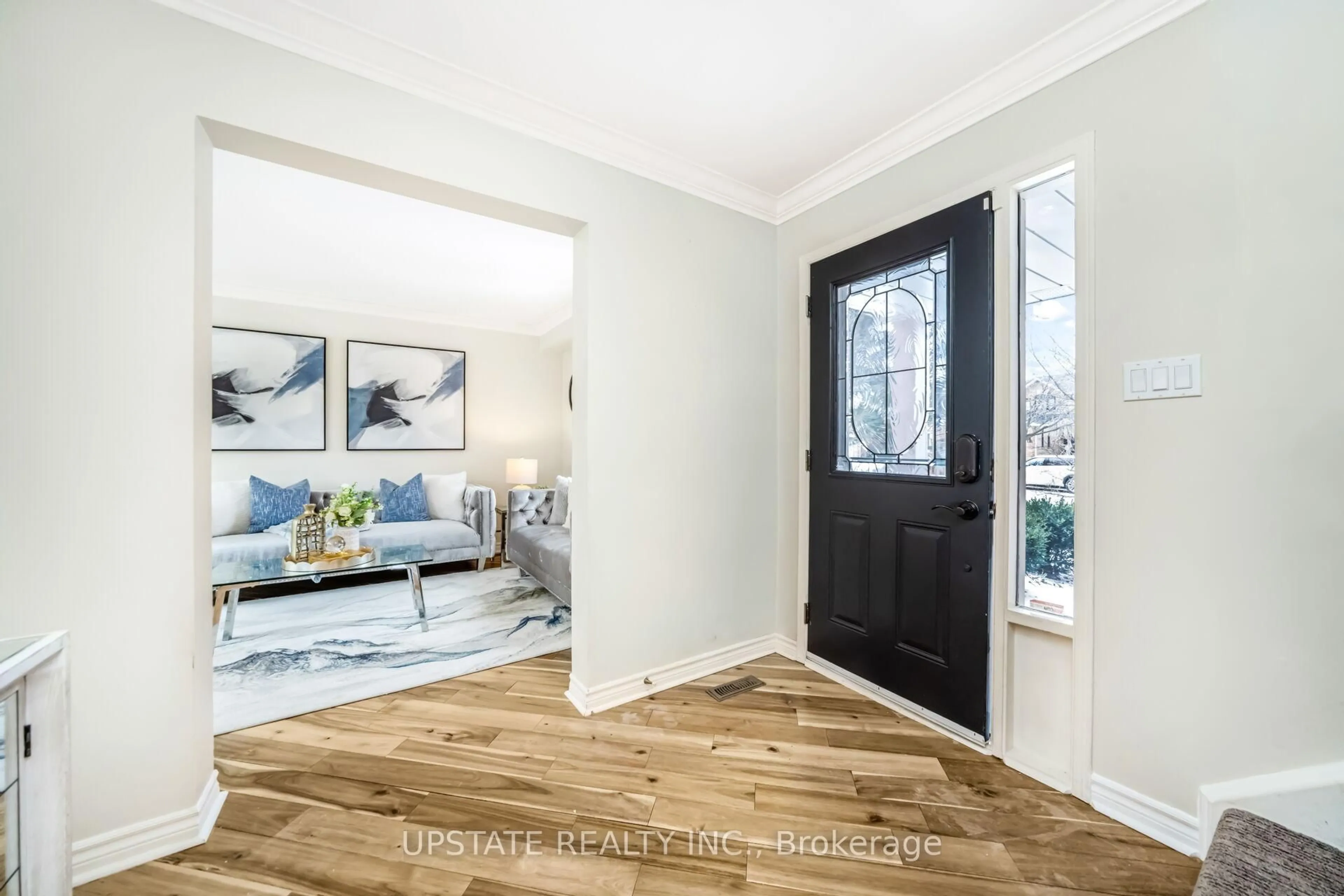 Indoor entryway for 7 Birchway Pl, Halton Hills Ontario L7J 2X4