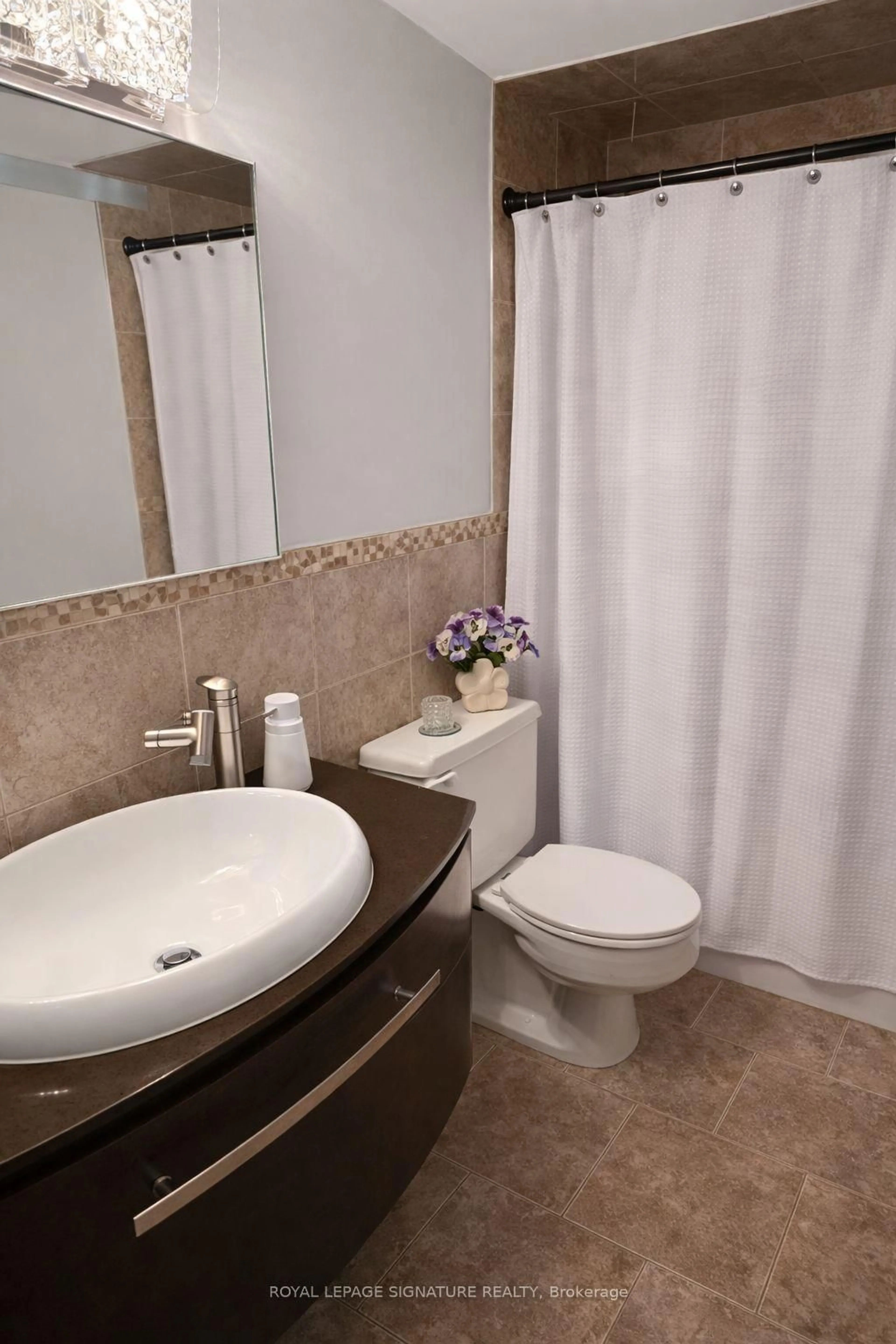 Standard bathroom, ceramic/tile floor for 11 Wincott Dr #705, Toronto Ontario M9R 2R9