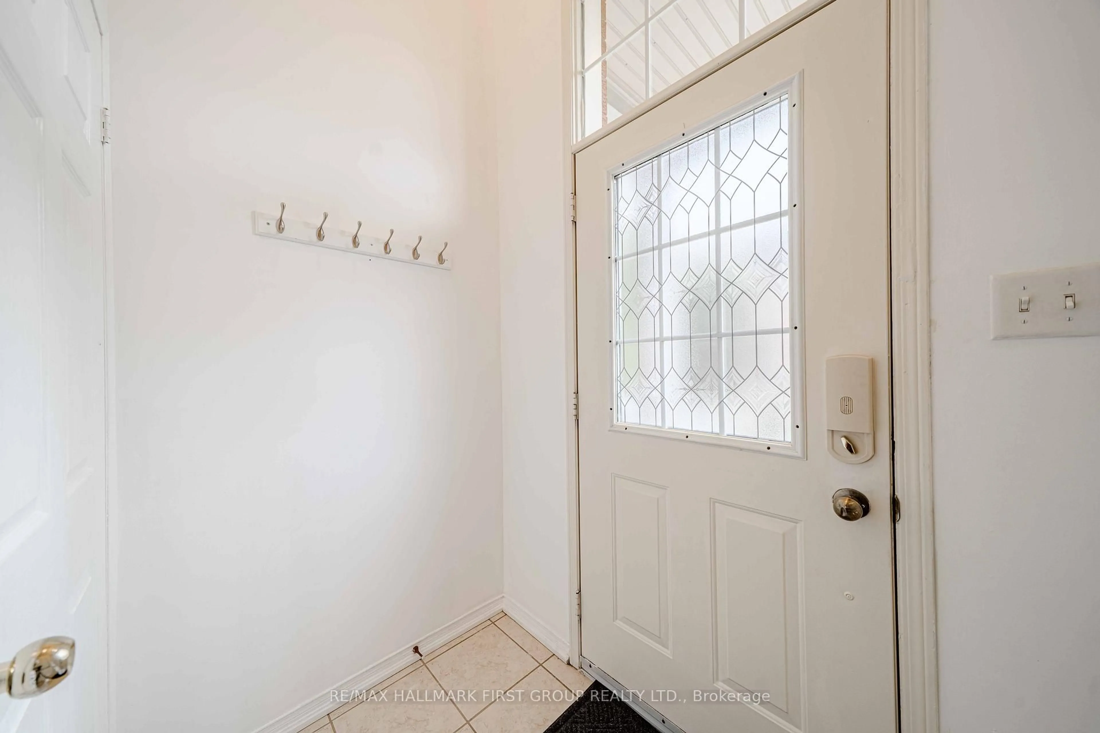 Indoor entryway for 19 Kidd Terr, Toronto Ontario M3J 3S9
