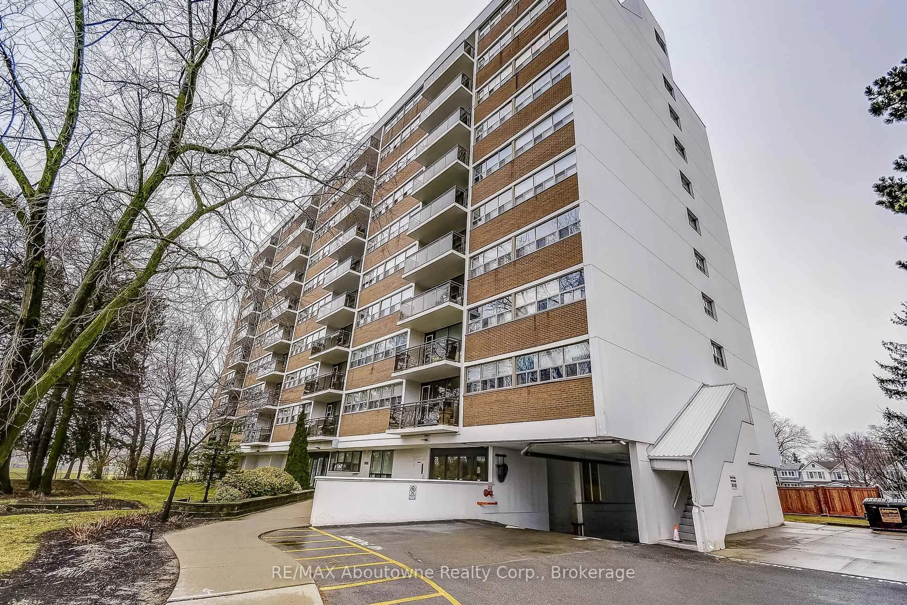 Unknown for 212 Kerr St #401, Oakville Ontario L6K 3B1