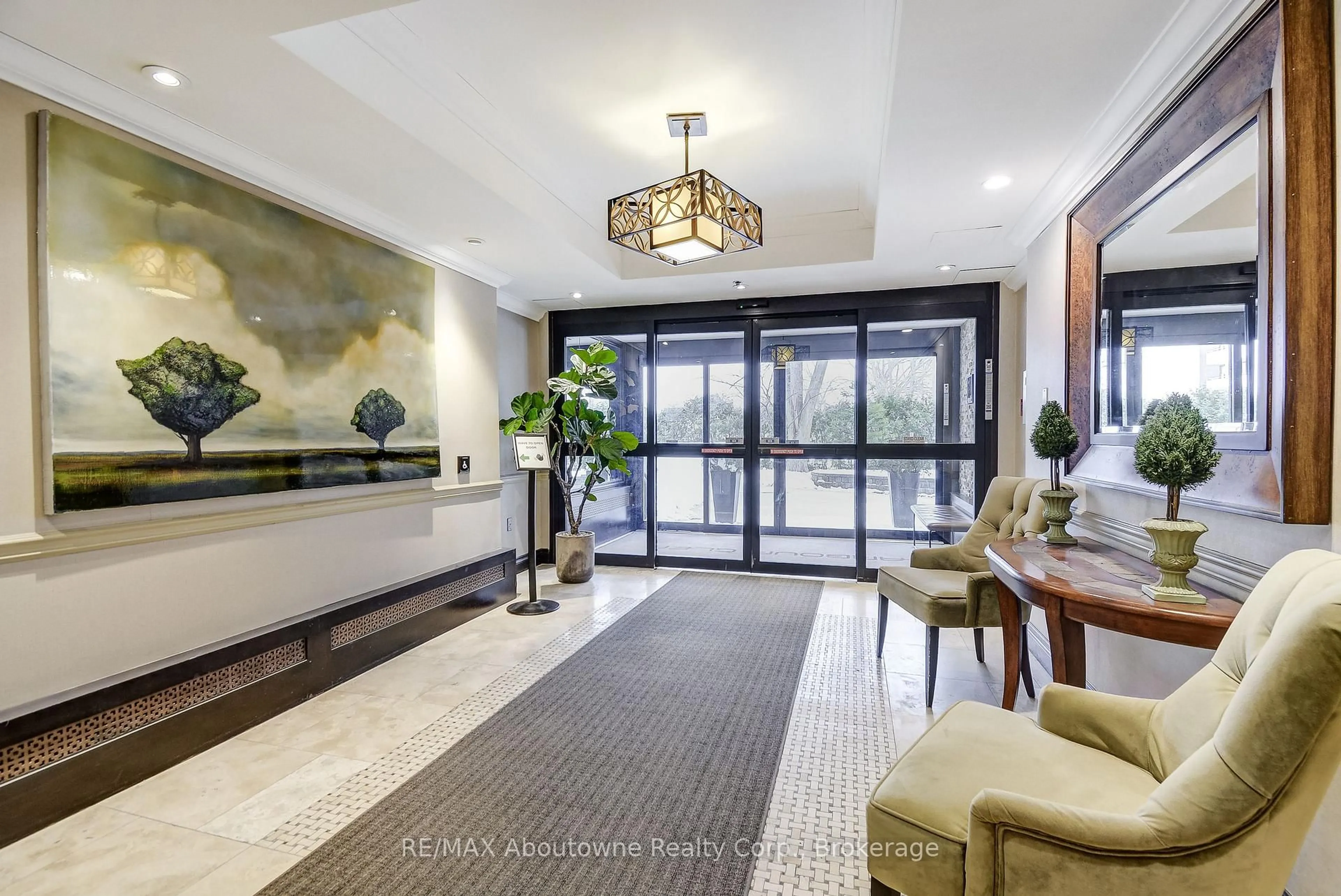 Unknown for 212 Kerr St #401, Oakville Ontario L6K 3B1