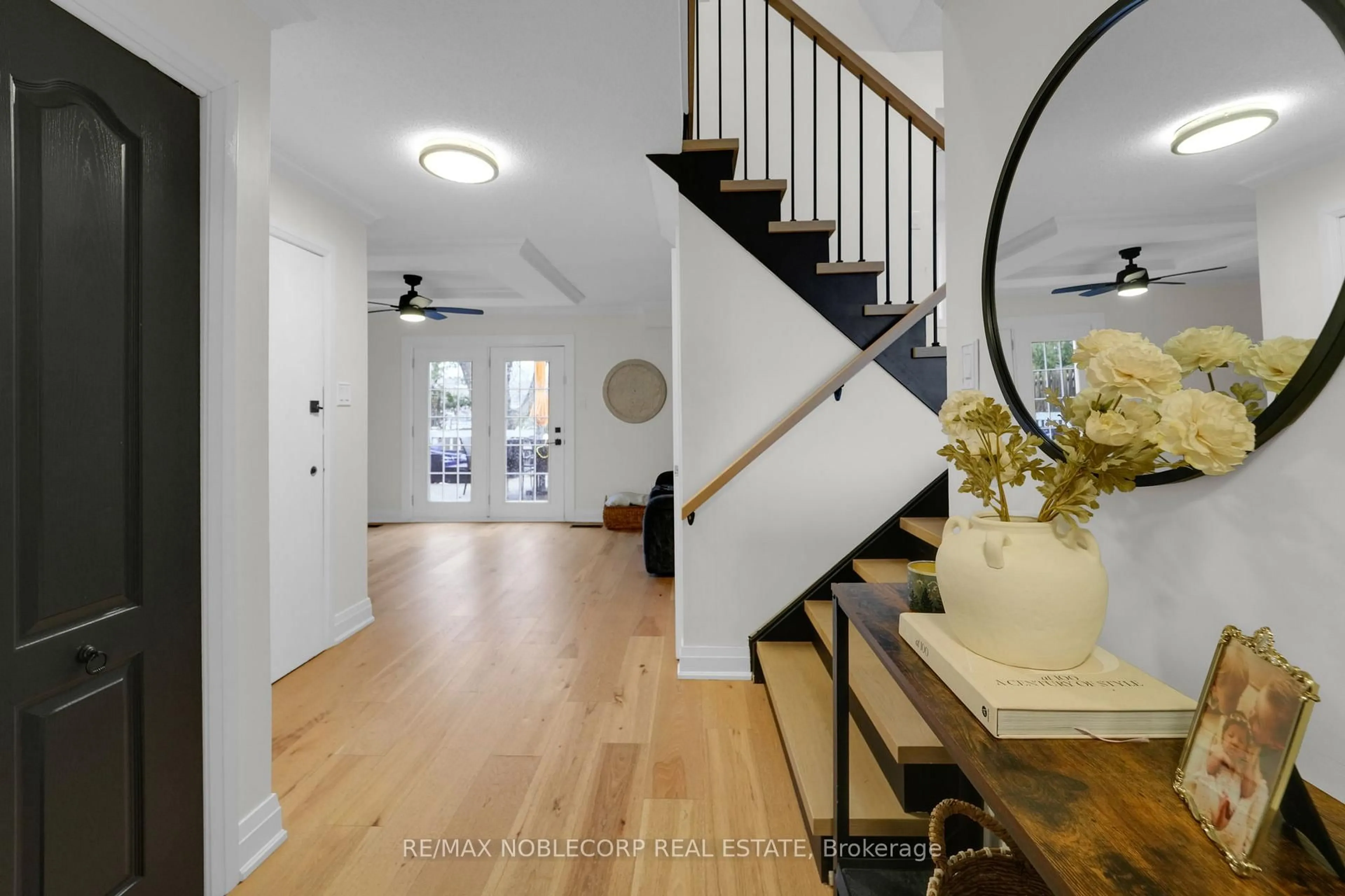 Indoor entryway for 115 Elgin Dr, Brampton Ontario L6Y 2E6