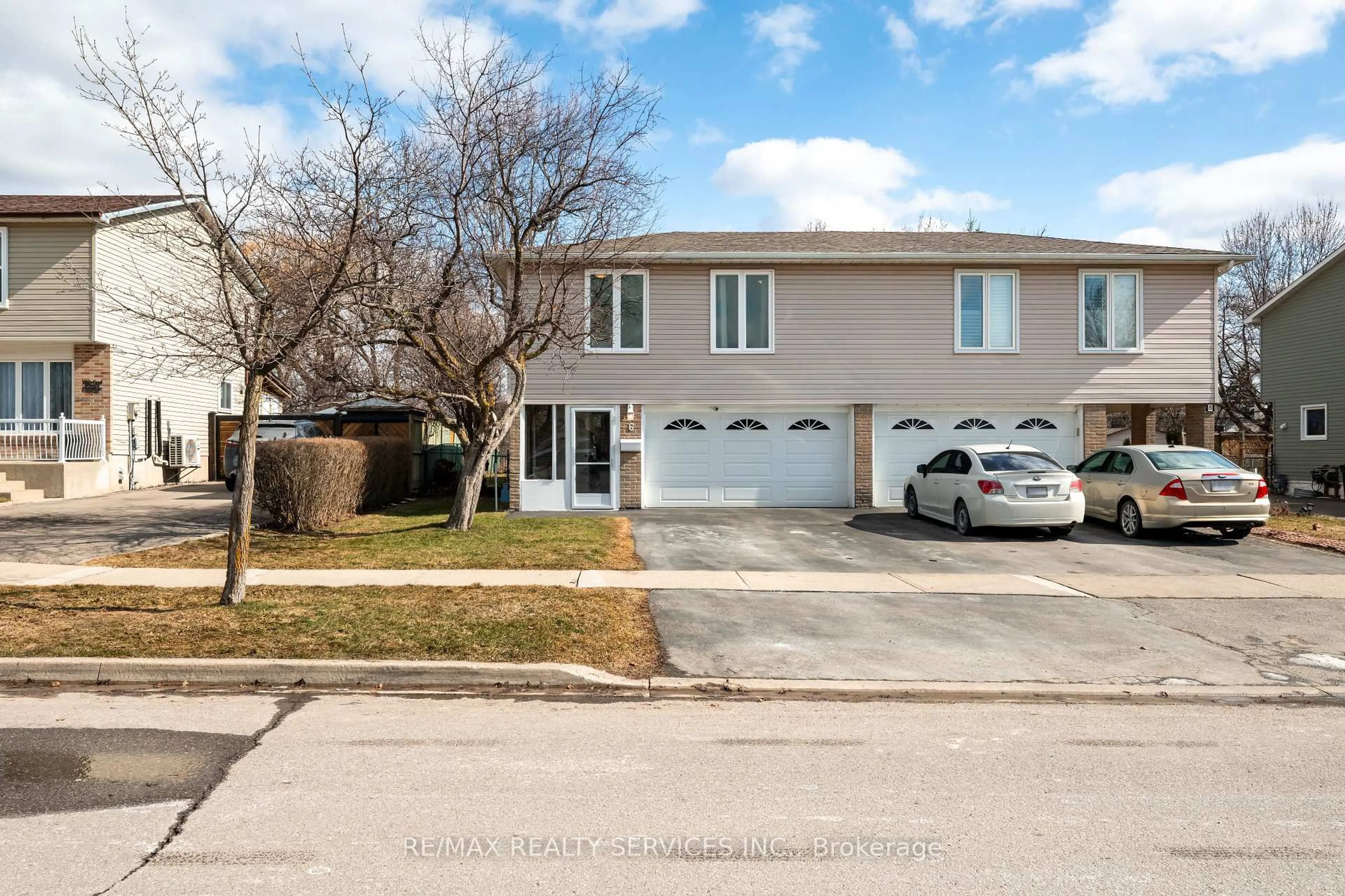 A pic from outside/outdoor area/front of a property/back of a property/a pic from drone, street for 6 Glenridge Rd, Brampton Ontario L6S 1N3