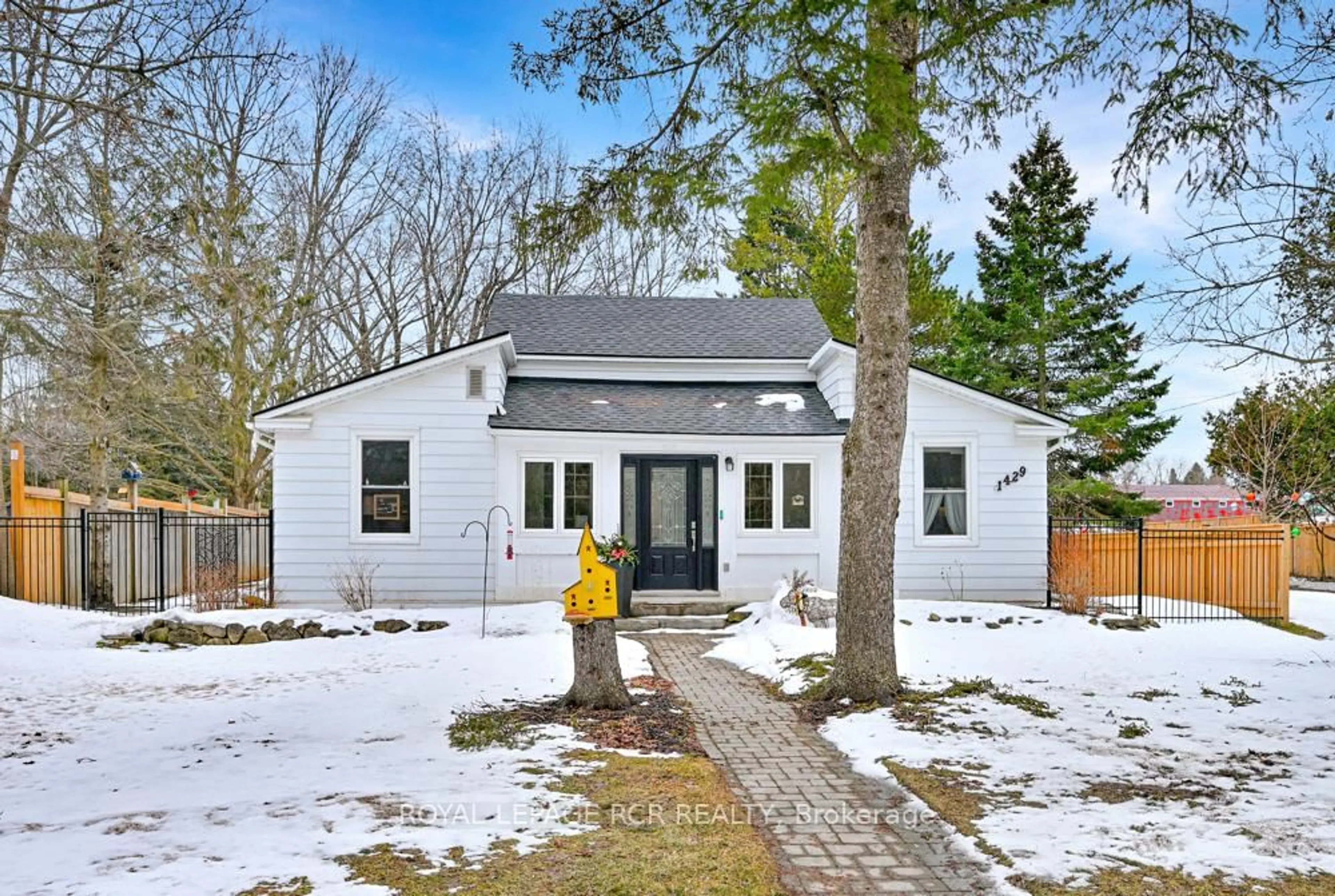 Home with brick exterior material, street for 1429 Queen St, Caledon Ontario L7K 0E4