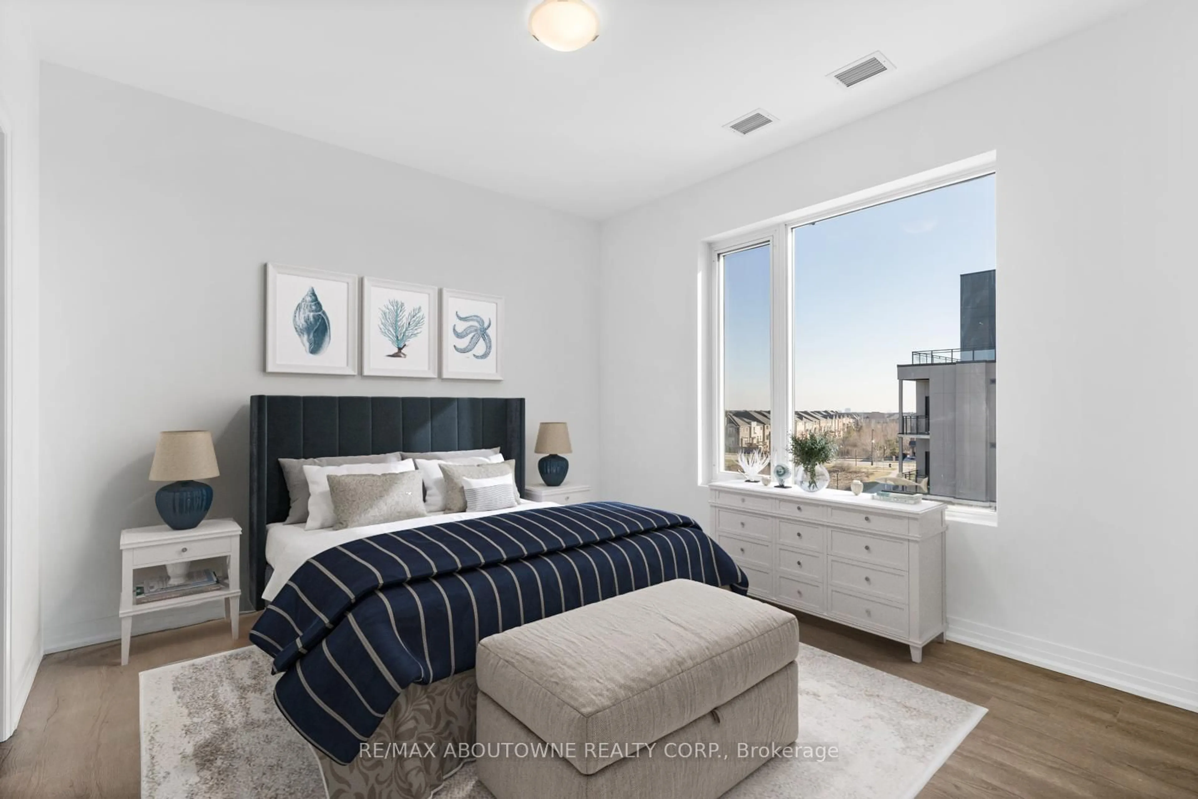 Bedroom with bed, unknown for 3285 Carding Mill Tr #403, Oakville Ontario L6M 1S1