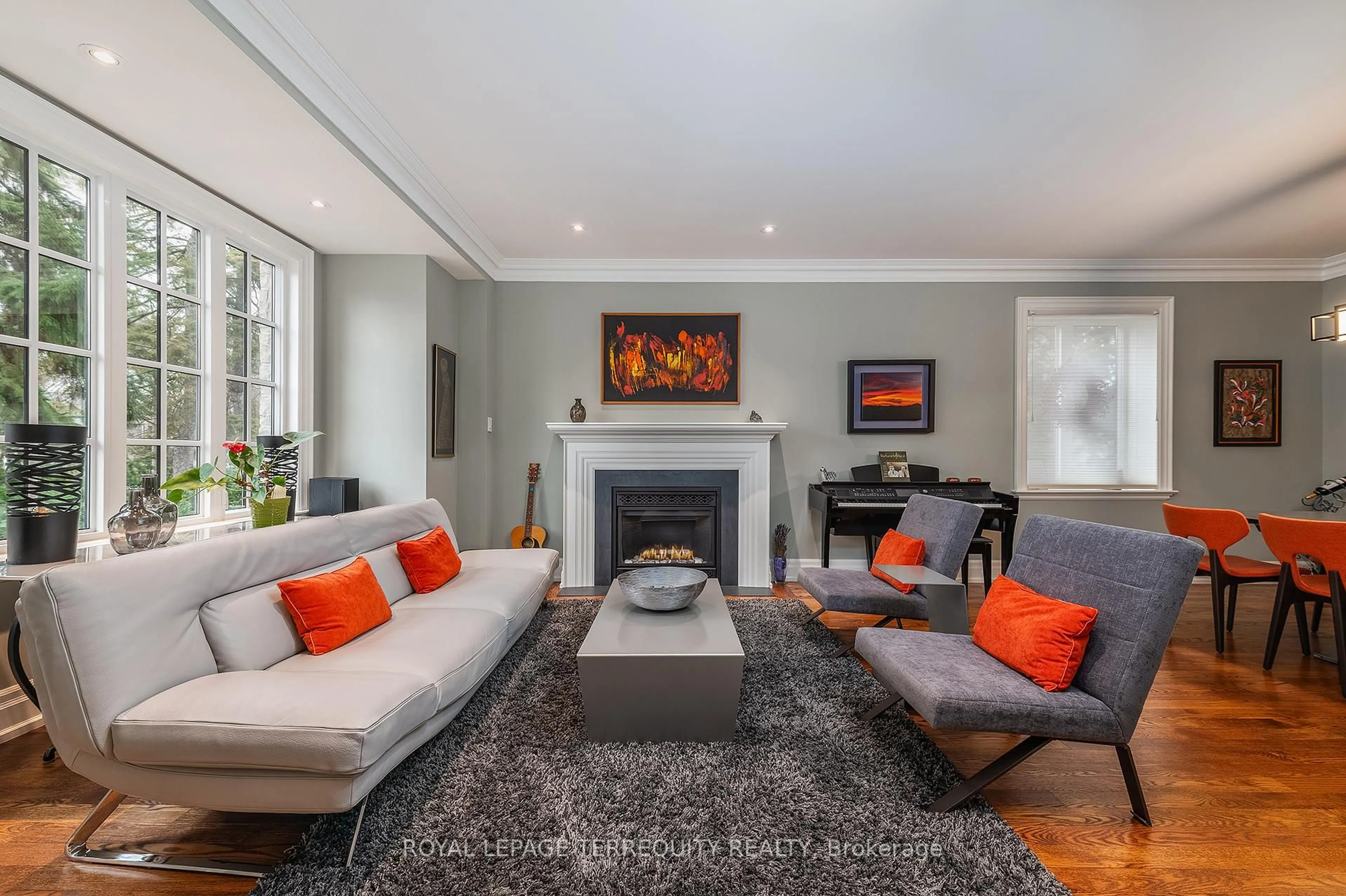 Living room with furniture, unknown for 19 Bannon Ave, Toronto Ontario M8X 1T6