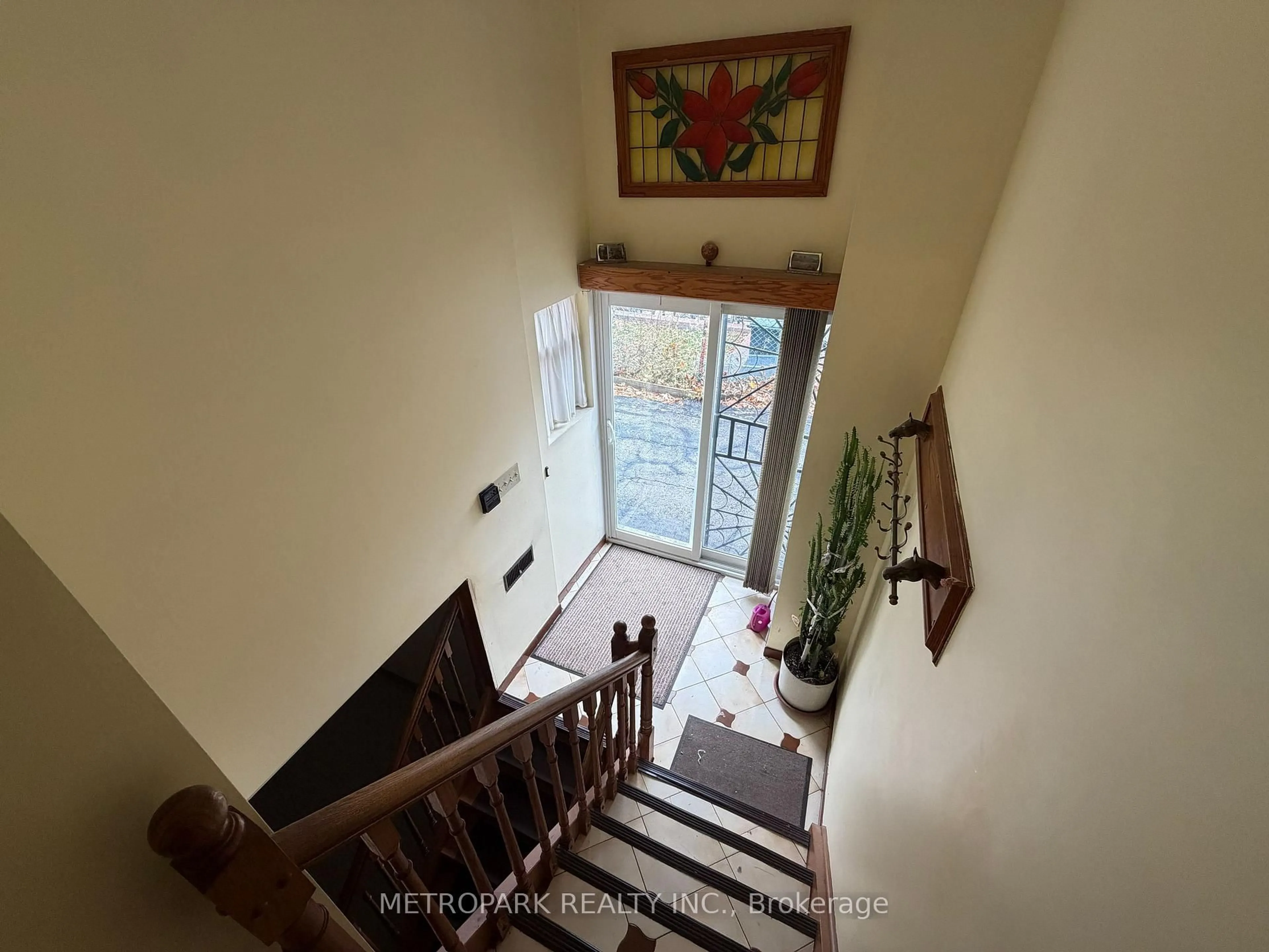 Indoor foyer for 67 William Cragg Dr, Toronto Ontario M3M 1V3