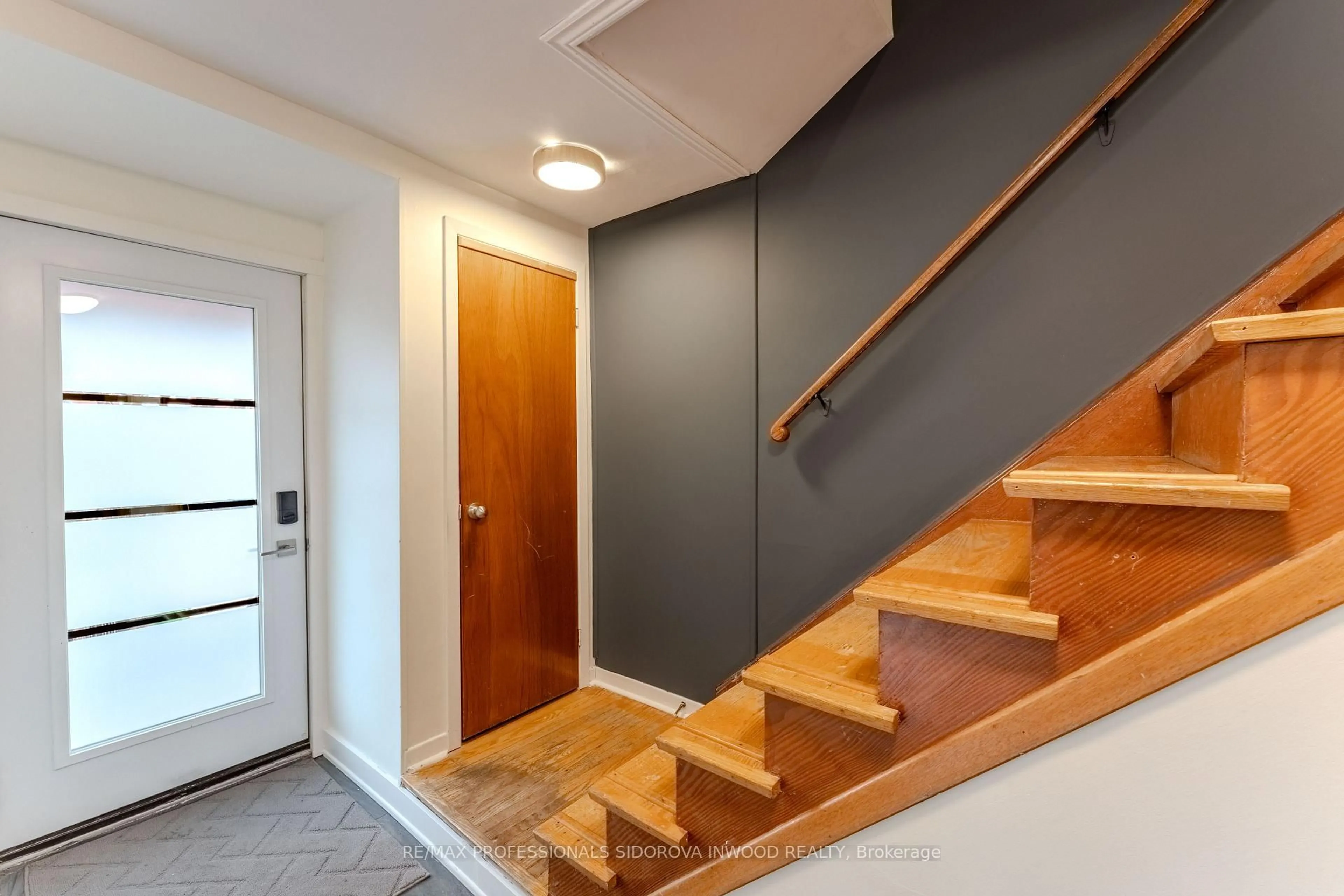 Unknown for 13 Shipman St, Toronto Ontario M6P 2Y5