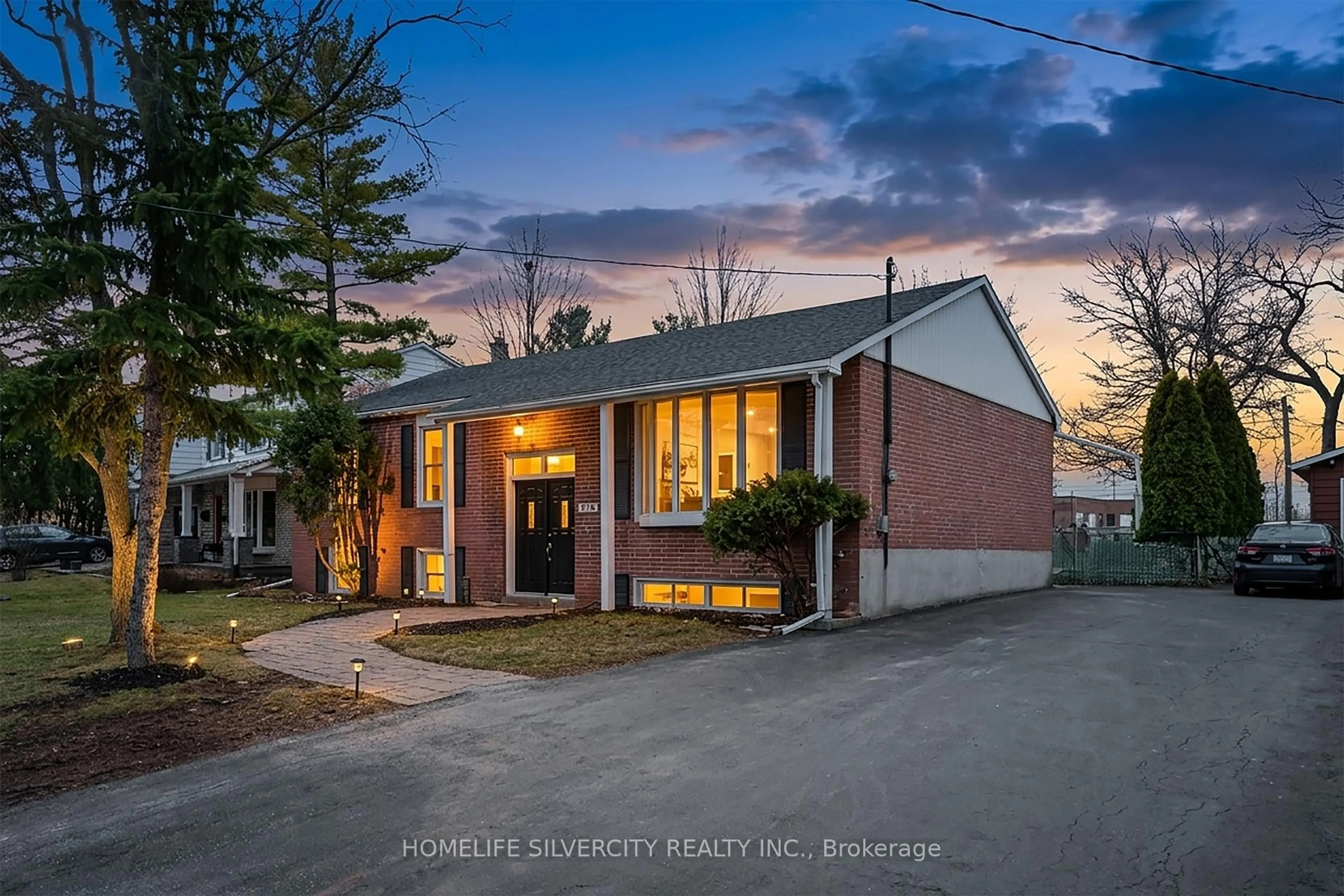 Home with brick exterior material, street for 578 Trafford Cres, Oakville Ontario L6L 3T3