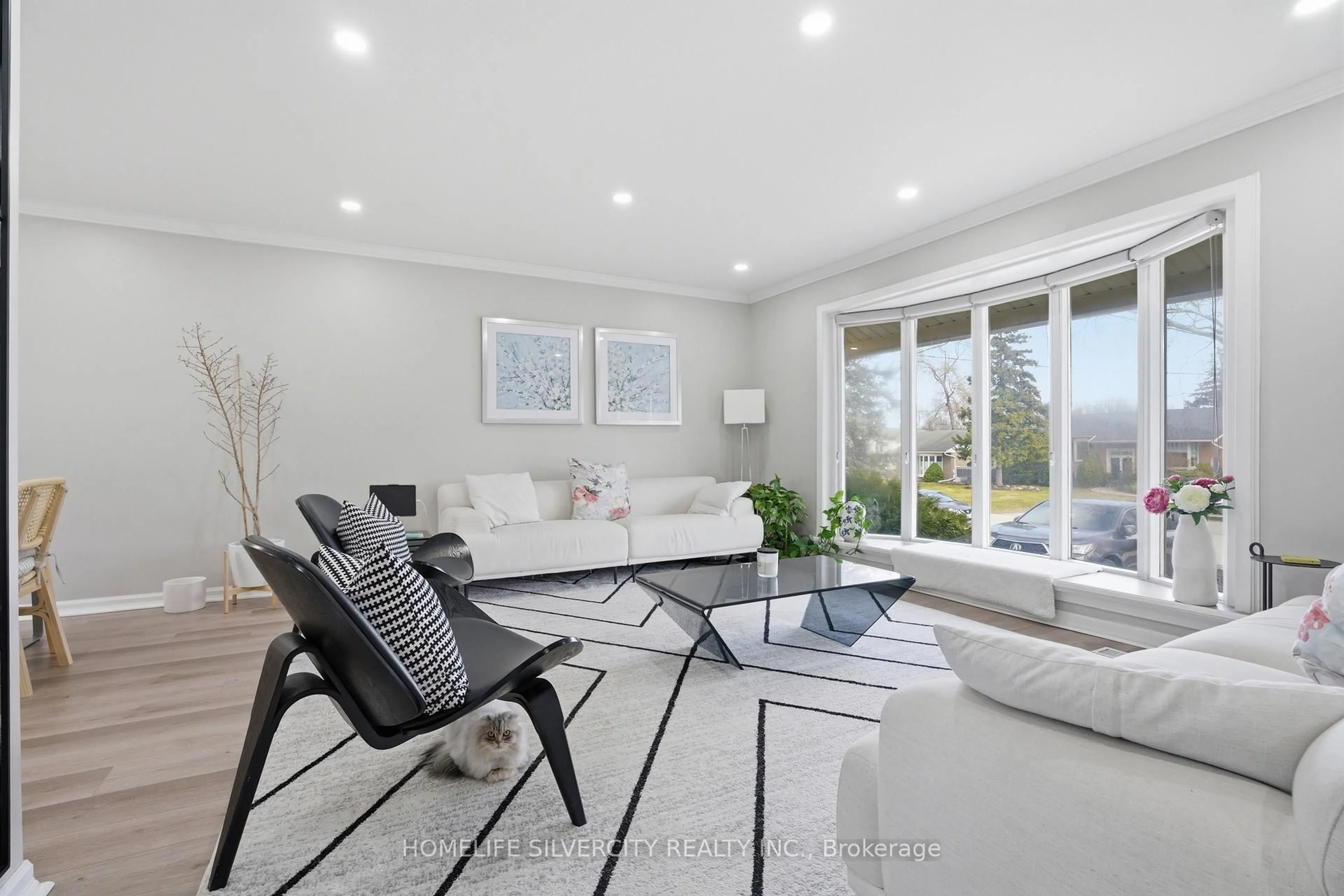 Living room with furniture, unknown for 578 Trafford Cres, Oakville Ontario L6L 3T3