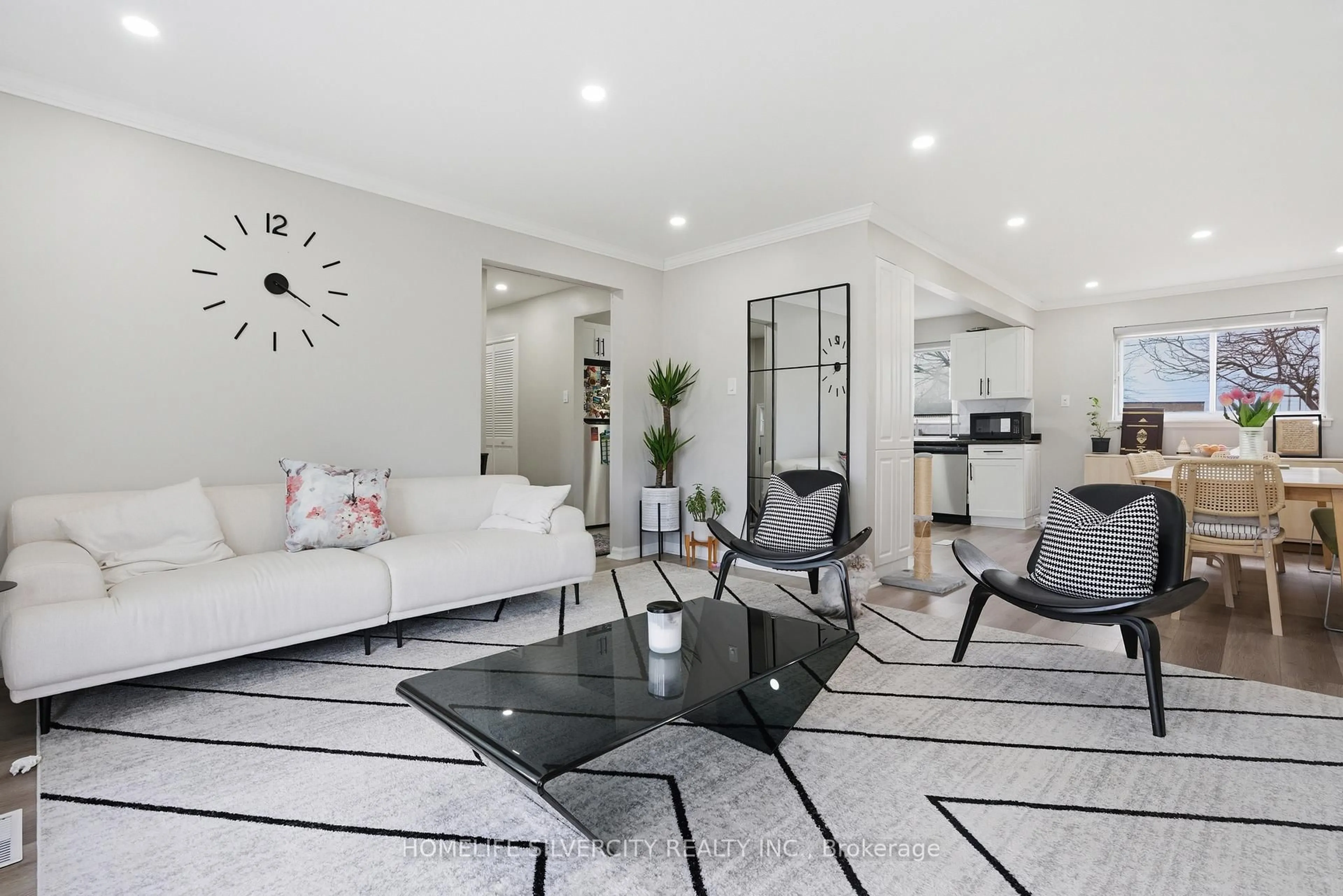 Living room with furniture, unknown for 578 Trafford Cres, Oakville Ontario L6L 3T3