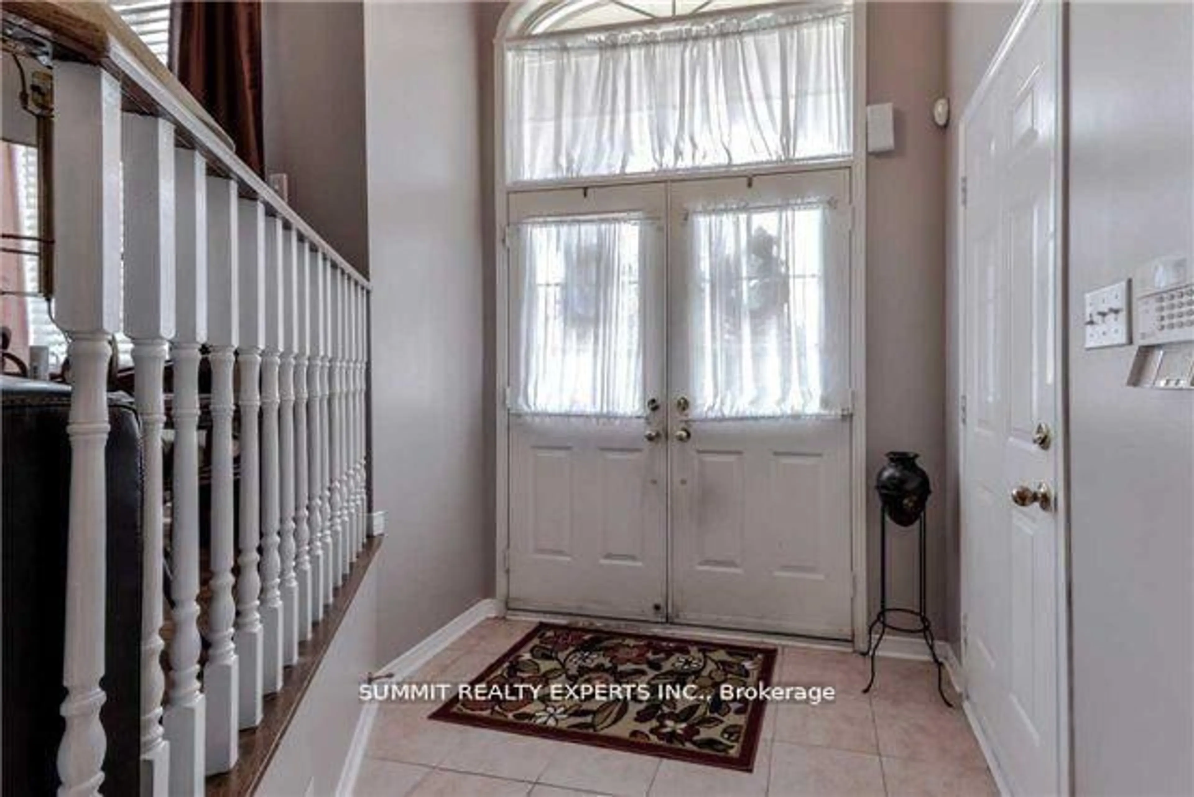 Indoor entryway for 23 Bissell Dr, Brampton Ontario L7A 3K1