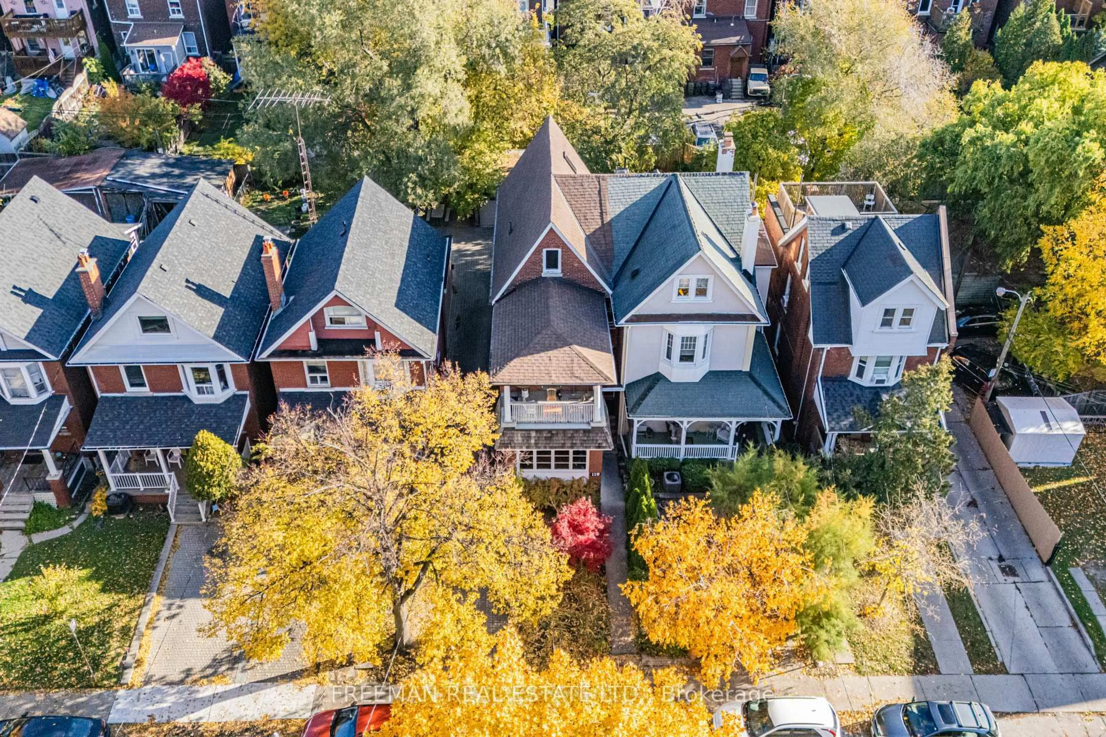 A pic from outside/outdoor area/front of a property/back of a property/a pic from drone, street for 115 Mavety St, Toronto Ontario M6P 2L8