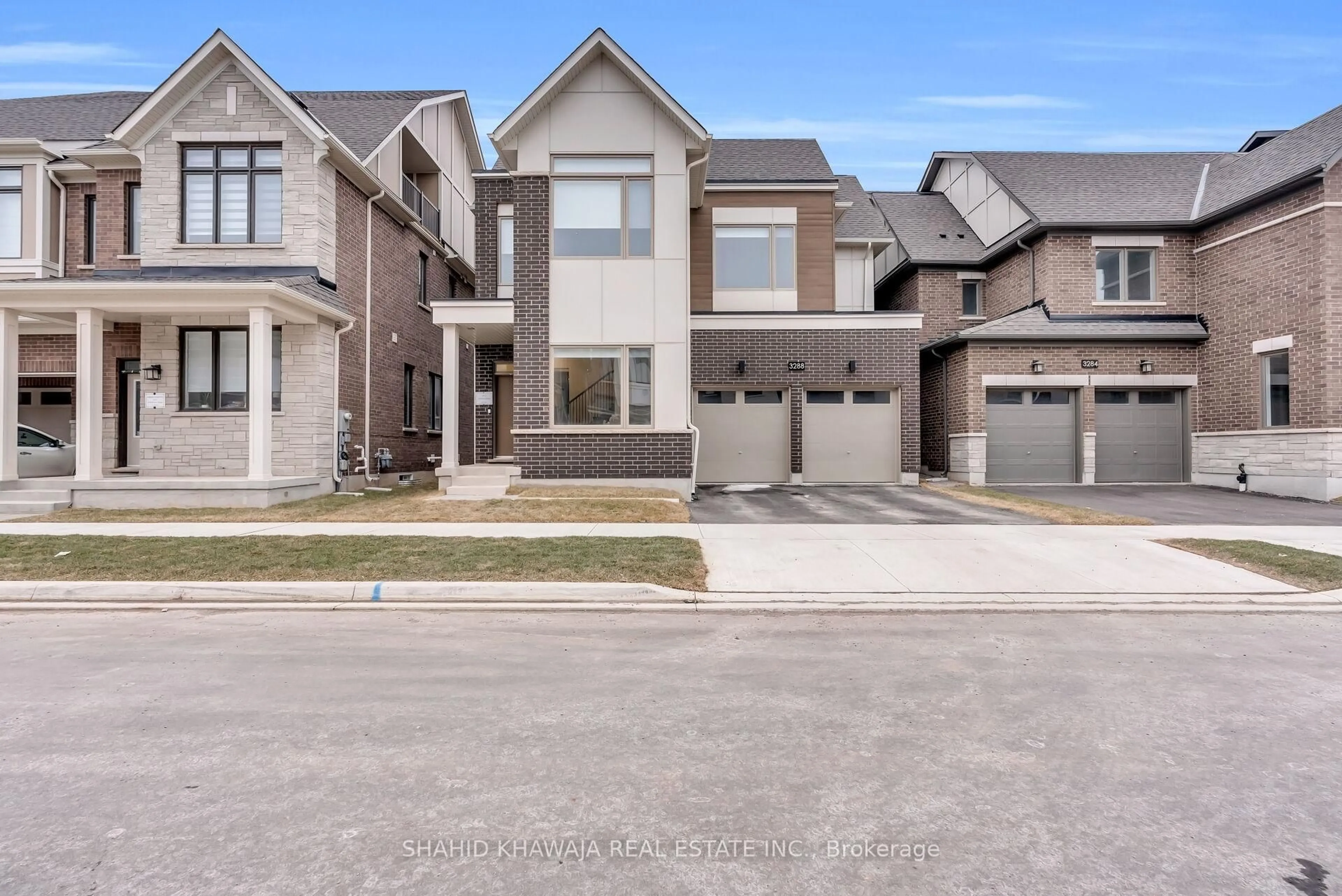 Home with brick exterior material, street for 3288 Mariner Pass, Oakville Ontario L6M 4K1