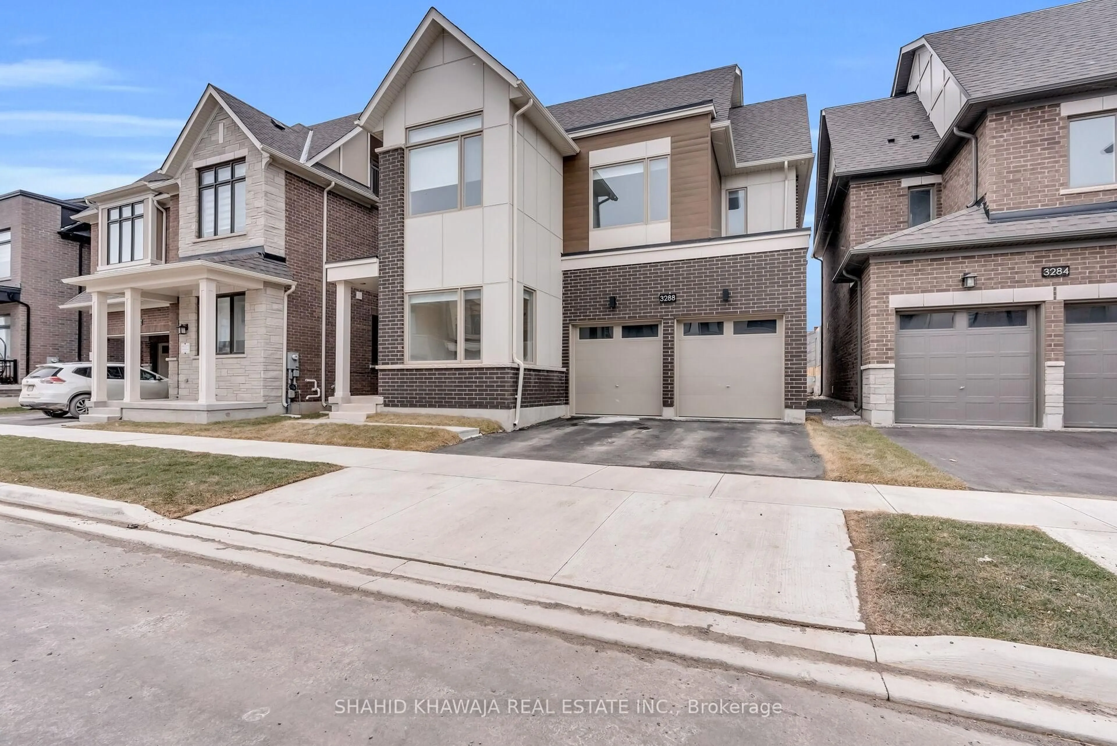 Home with brick exterior material, street for 3288 Mariner Pass, Oakville Ontario L6M 4K1