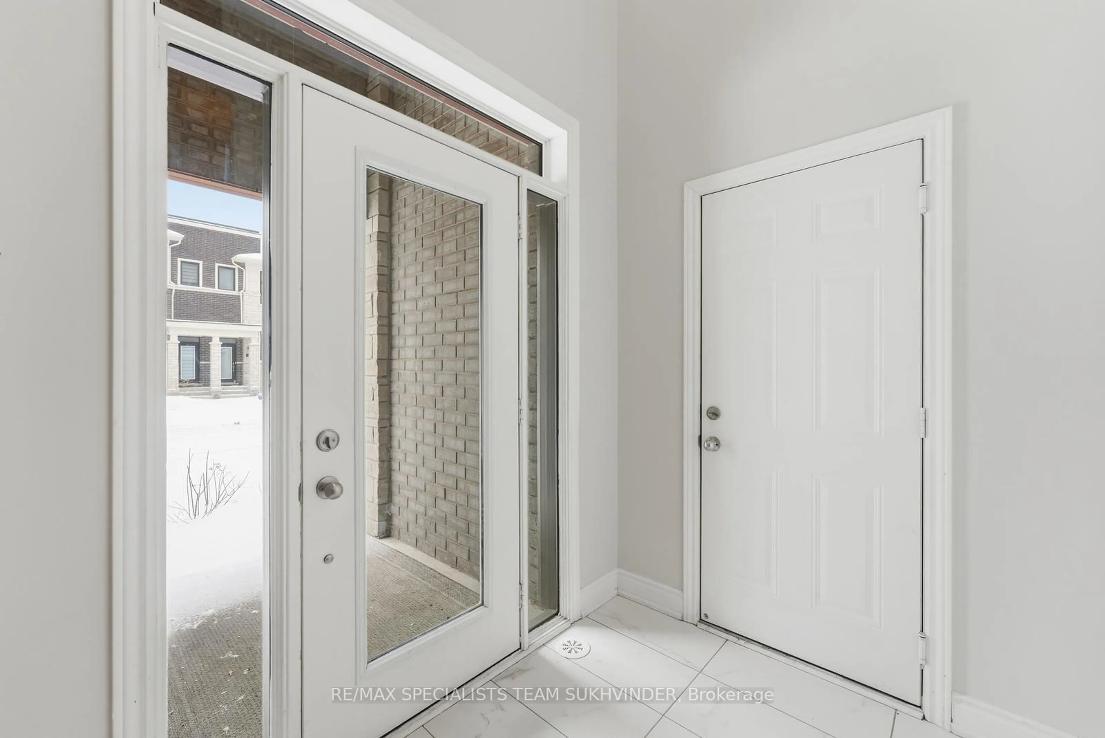 Indoor entryway for 8 Tarmola Park Crt, Toronto Ontario M9L 0A6