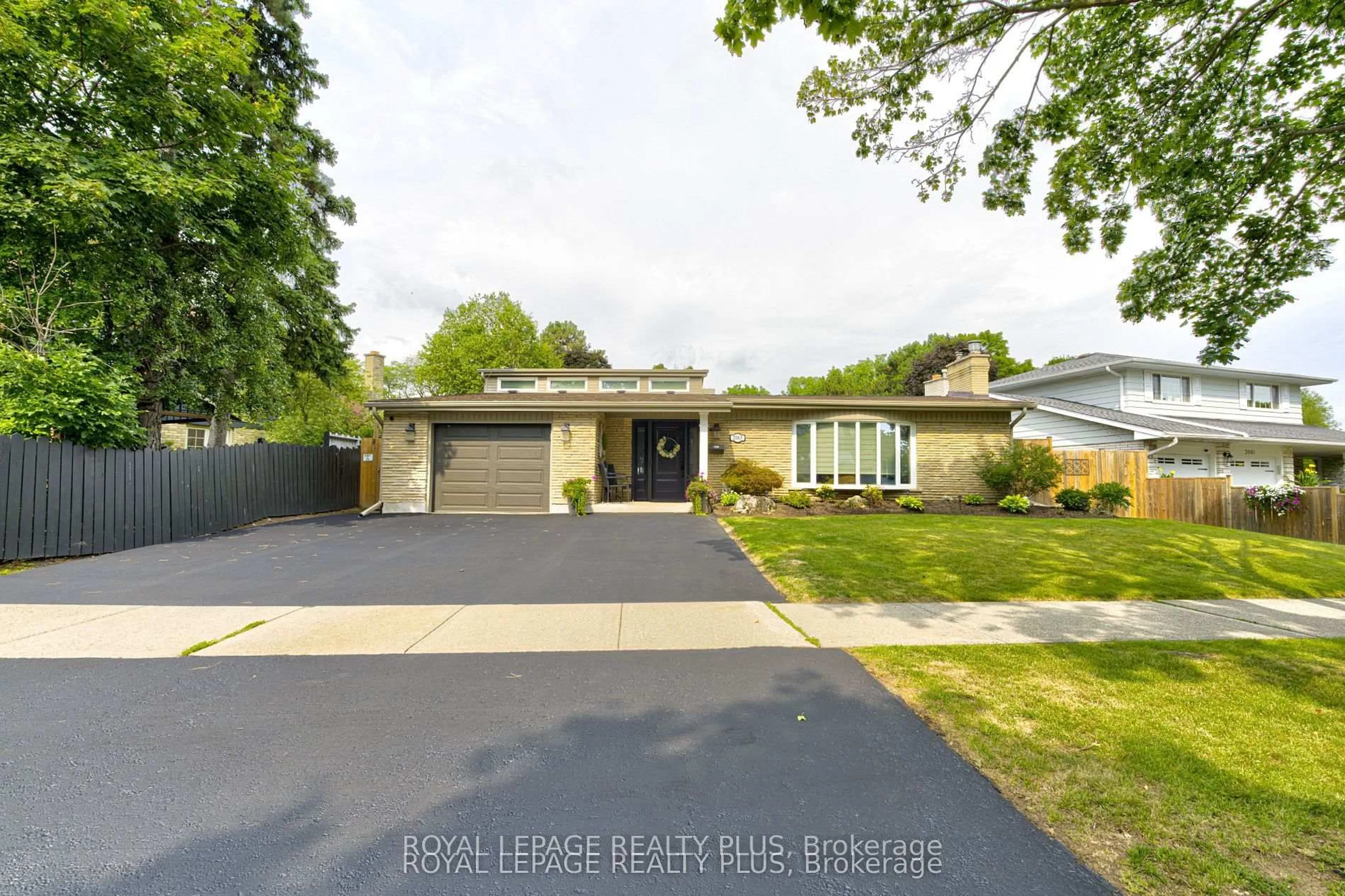 Home with brick exterior material, street for 2063 Cavendish Dr, Burlington Ontario L7P 1Y9