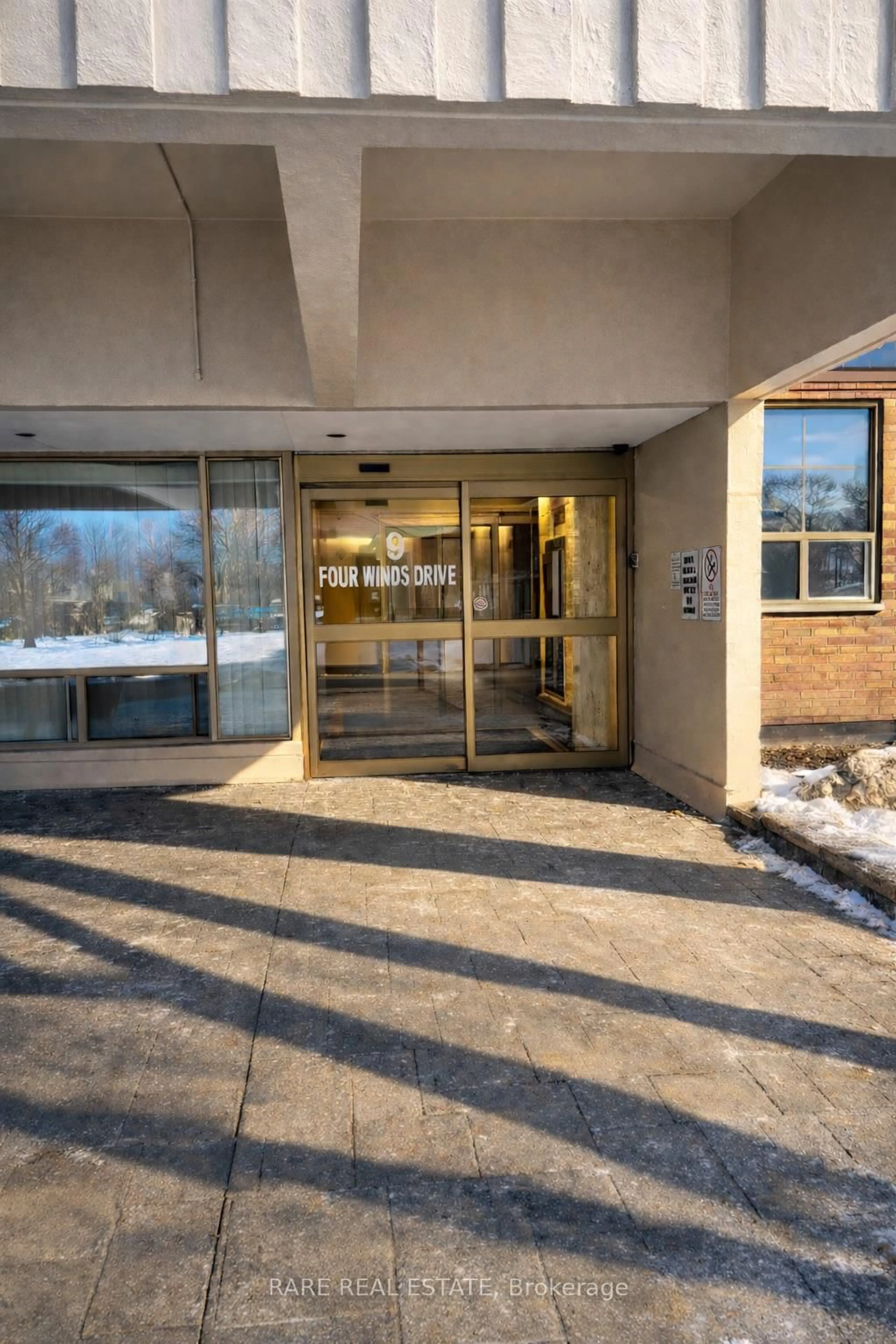 Indoor foyer for 19 Four Winds Dr #Unit #104, Toronto Ontario M3J 2S9