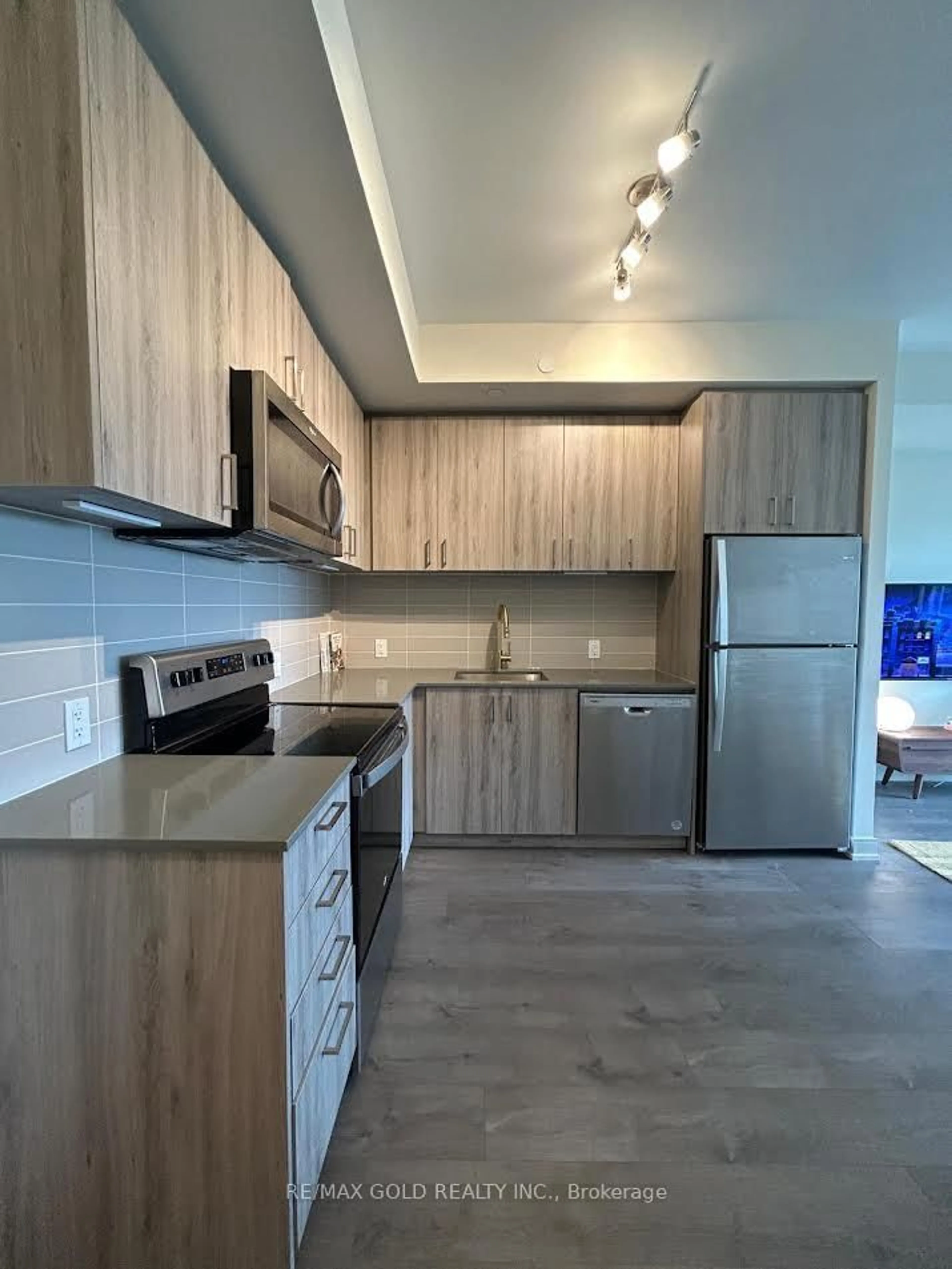 Standard kitchen, unknown for 8010 Derry Rd #701, Milton Ontario L9T 9N3