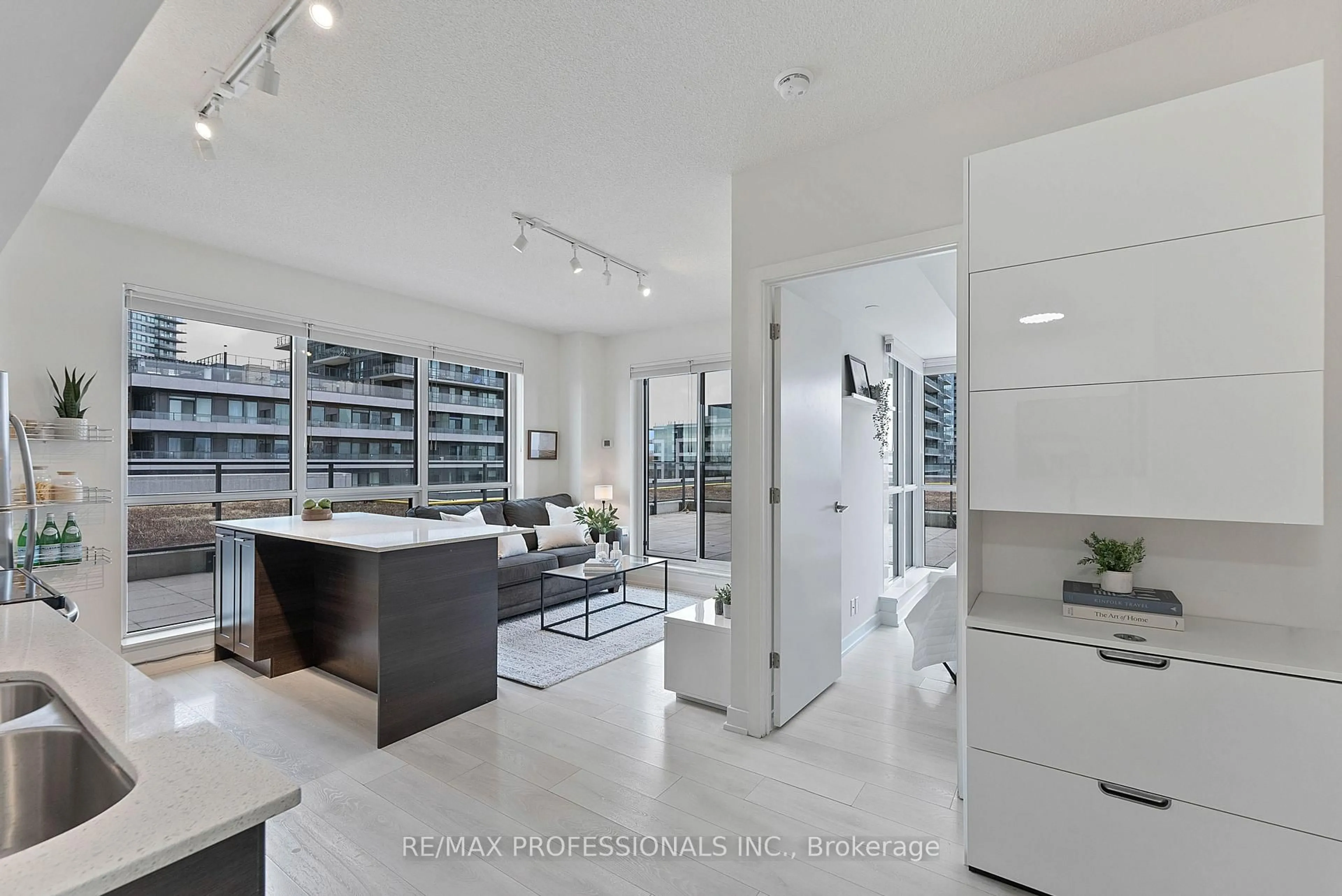 Unknown for 2200 Lakeshore Blvd #611, Toronto Ontario M8V 1A4