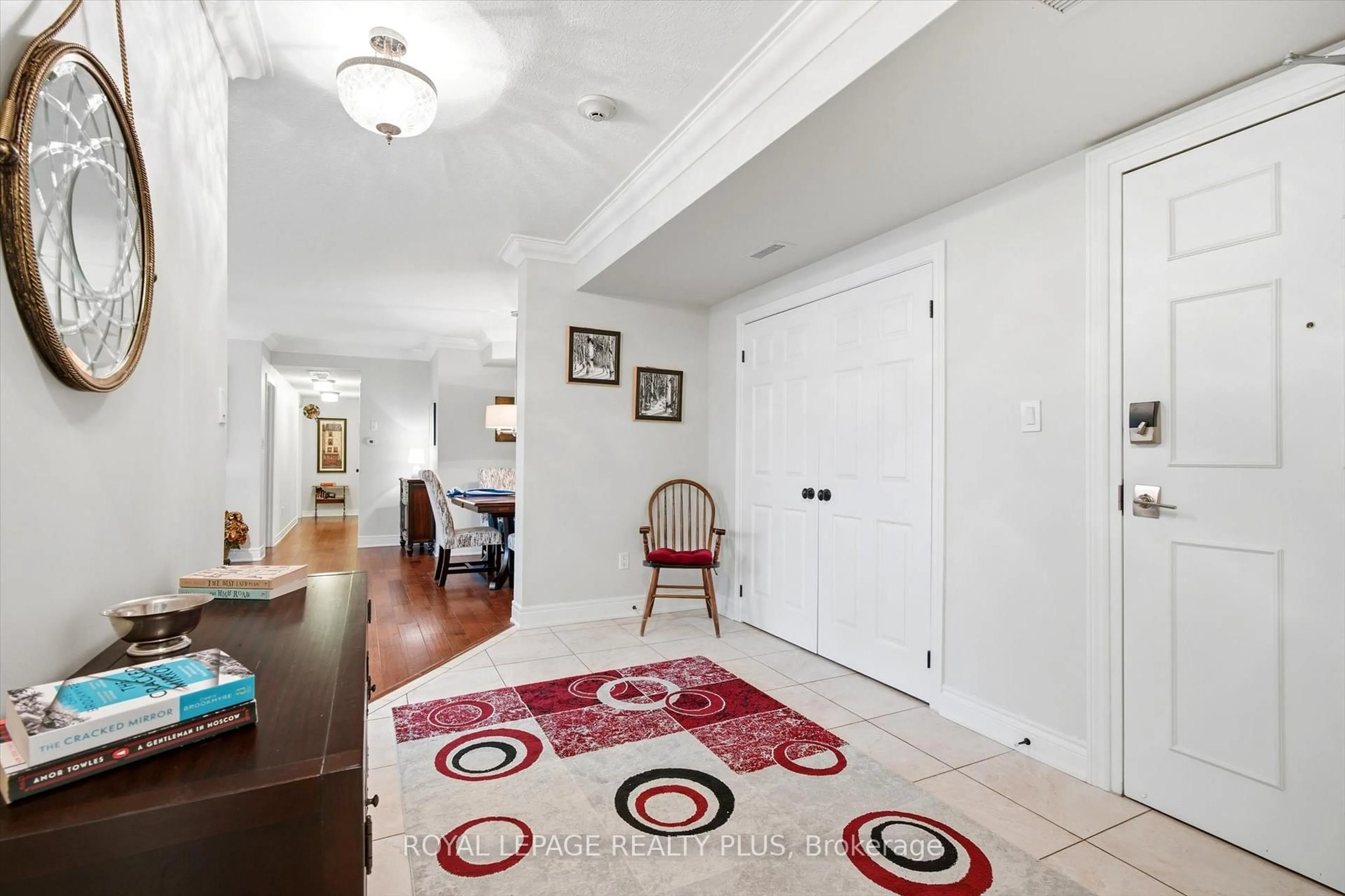 Indoor entryway for 390 Upper Middle Rd #305, Oakville Ontario L6H 0A5