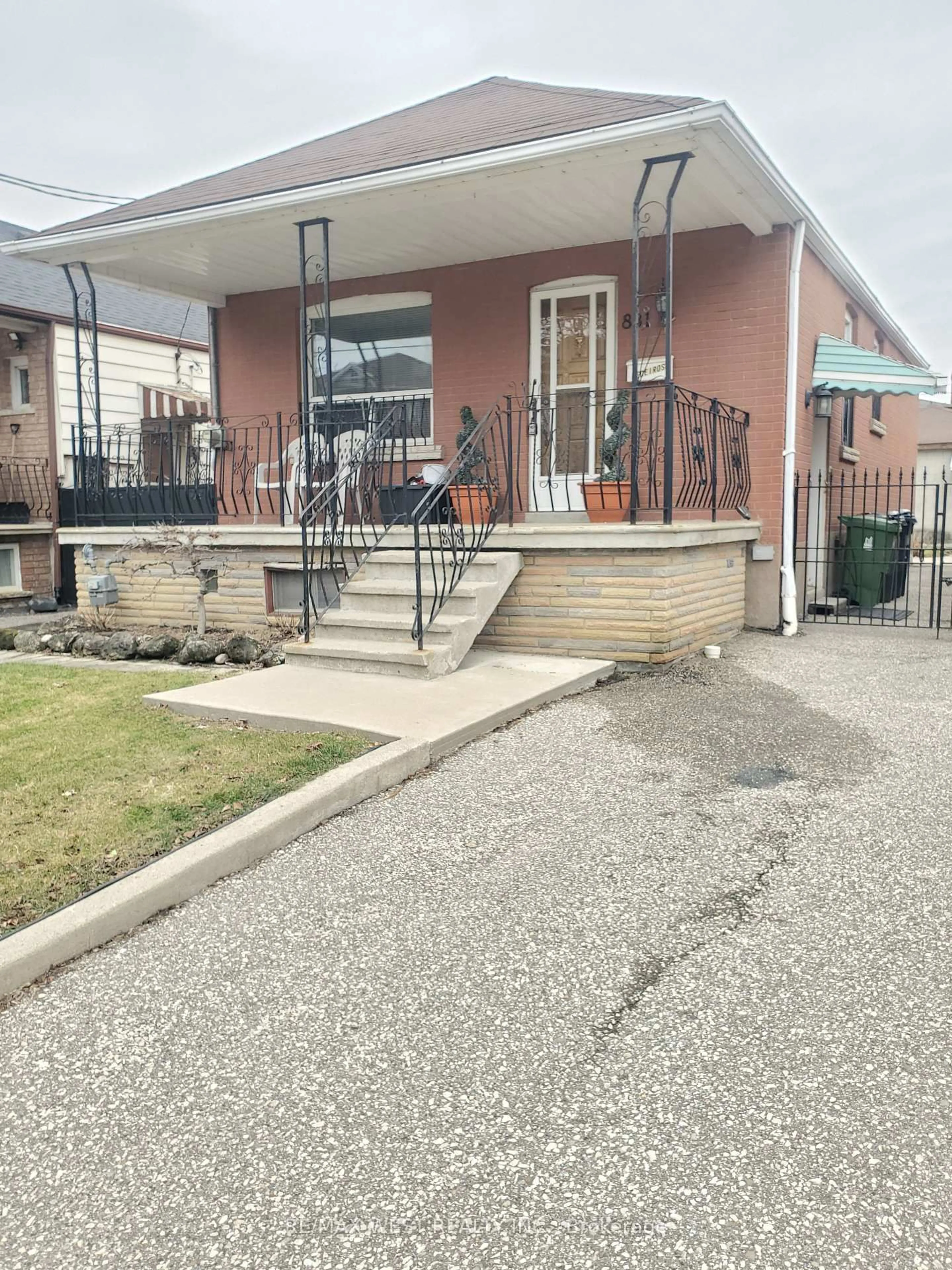 Patio, street for 881 St.Clarens Ave, Toronto Ontario M6H 3X5
