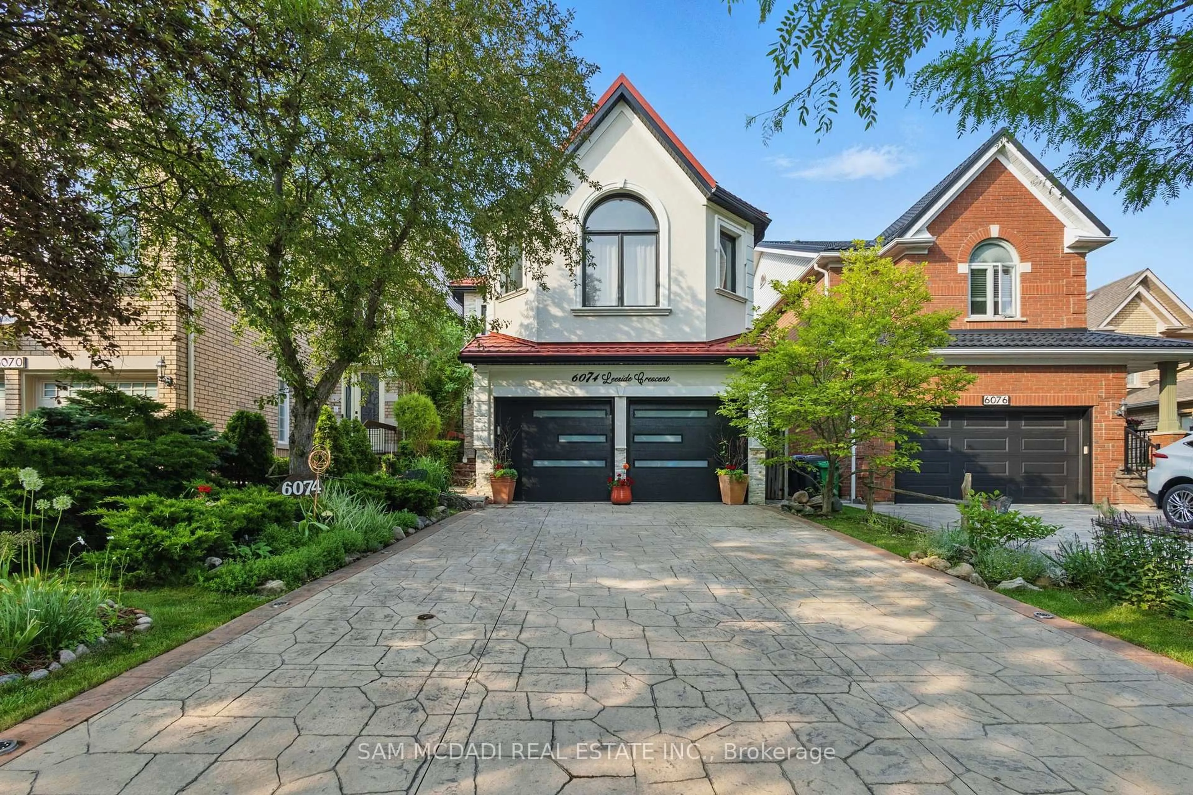 Home with brick exterior material, street for 6074 Leeside Cres, Mississauga Ontario L5M 5K6