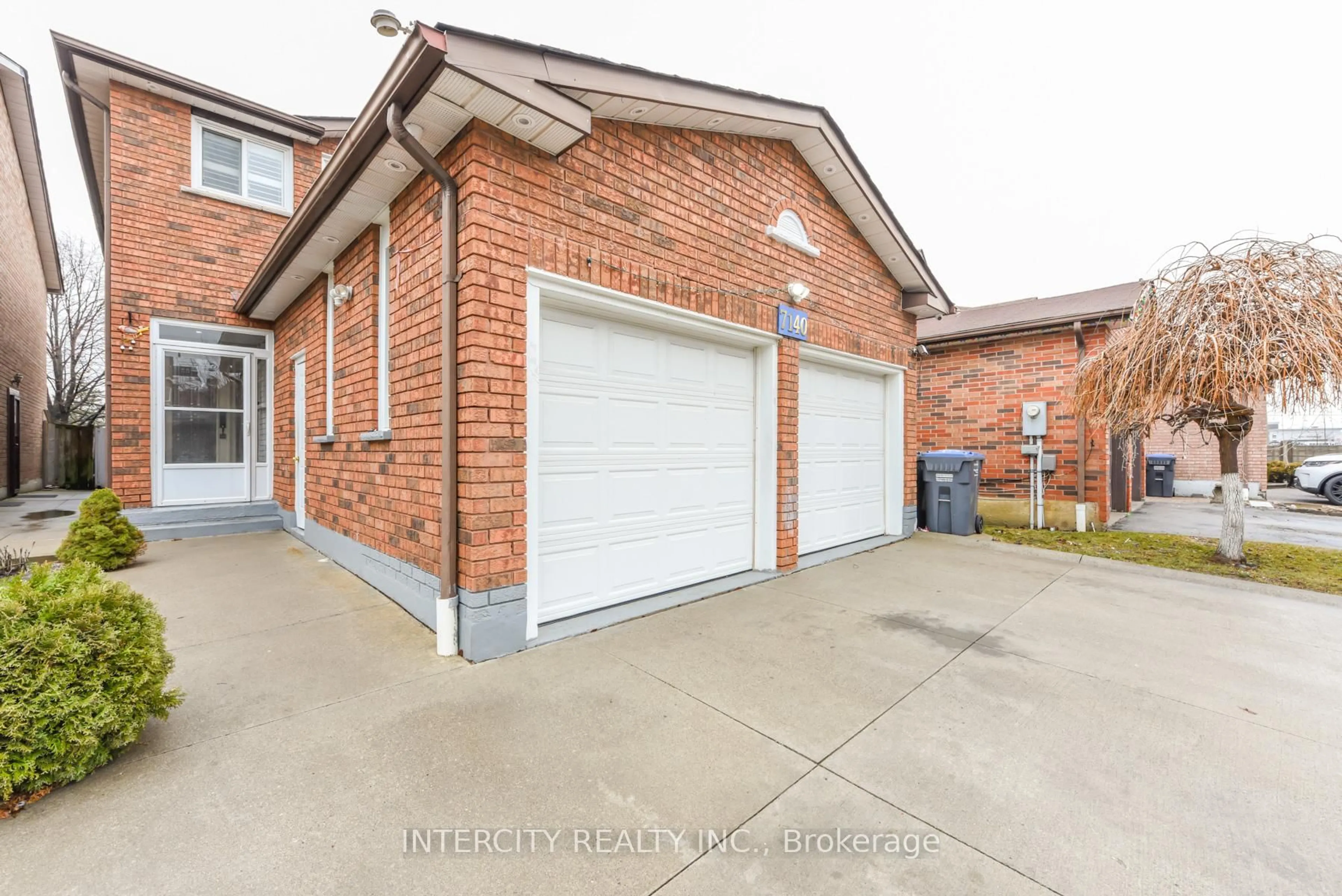 Home with brick exterior material, street for 7140 Dalewood Dr, Mississauga Ontario L4T 4E9