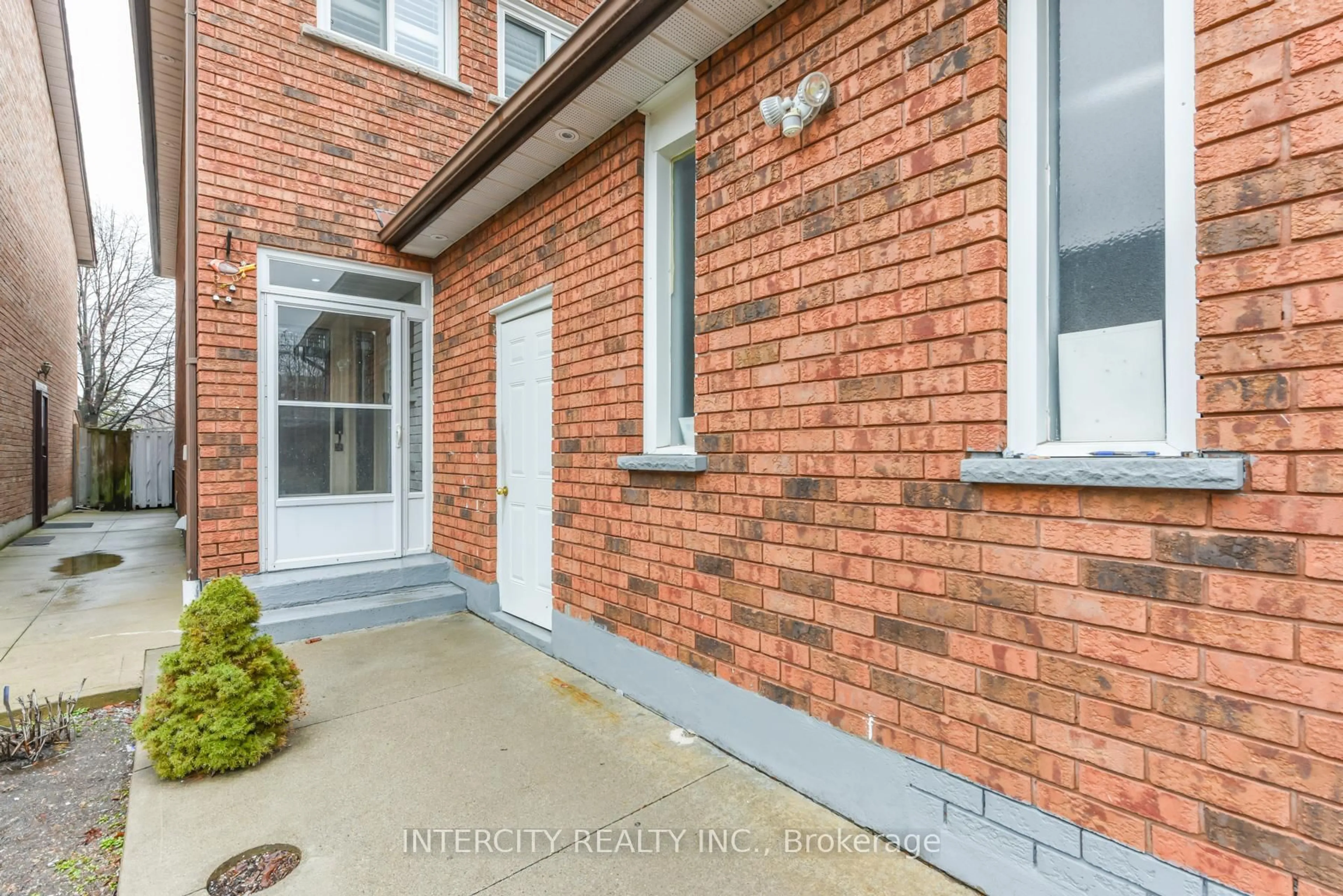 Home with brick exterior material, street for 7140 Dalewood Dr, Mississauga Ontario L4T 4E9