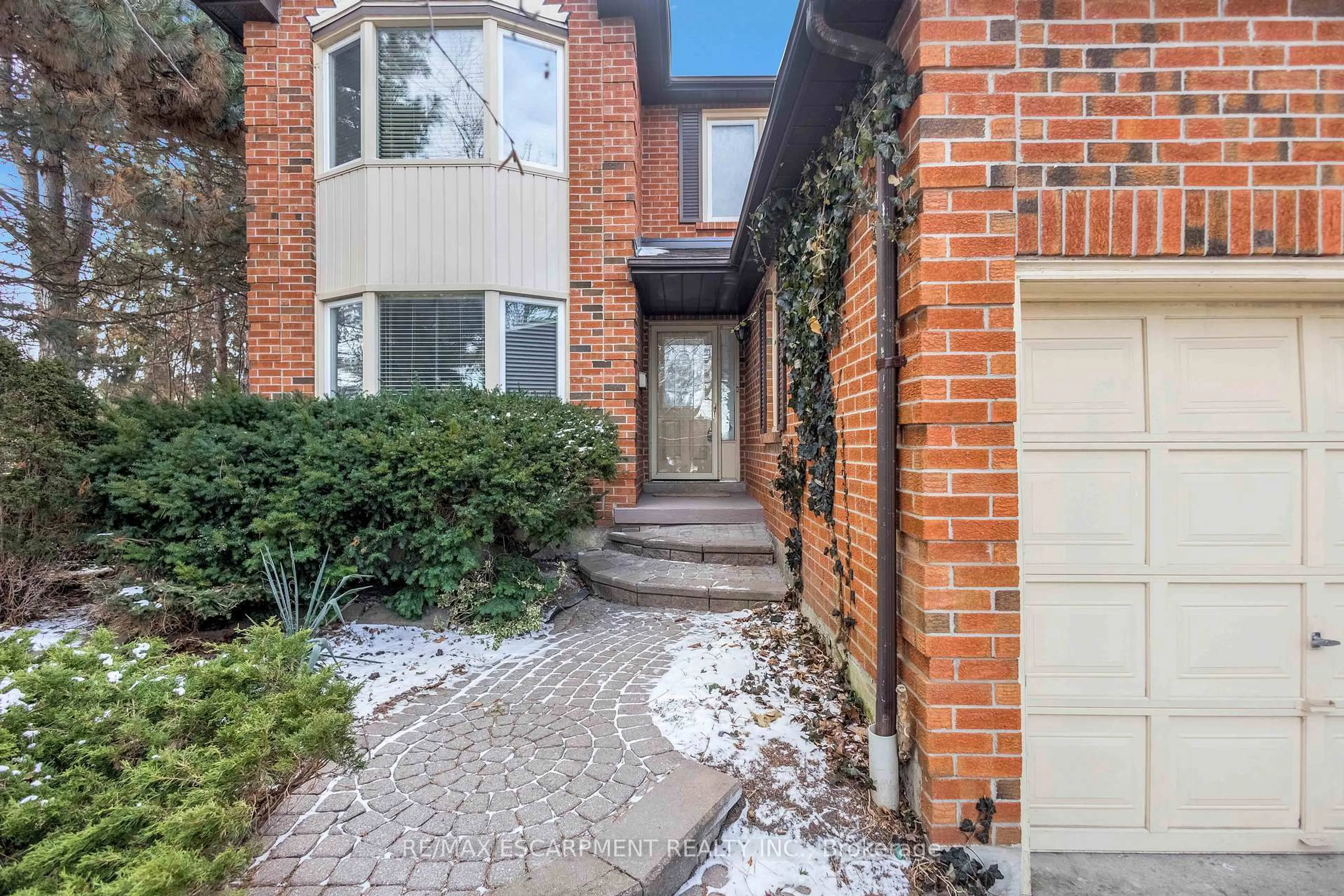 Home with brick exterior material, street for 4037 Chadburn Cres, Mississauga Ontario L5L 3X3