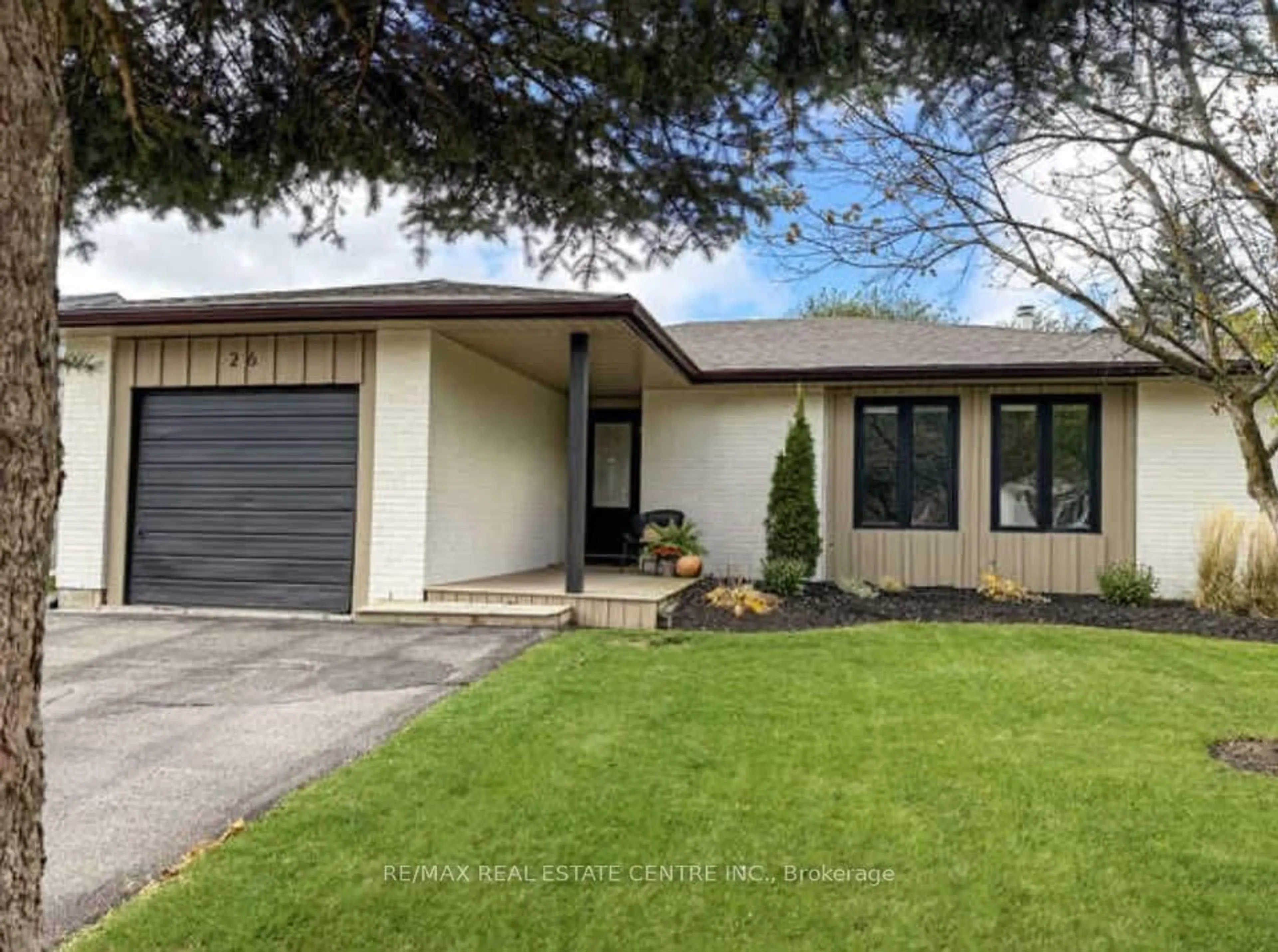 Home with vinyl exterior material, street for 26 Diane Dr, Orangeville Ontario L9W 2N4