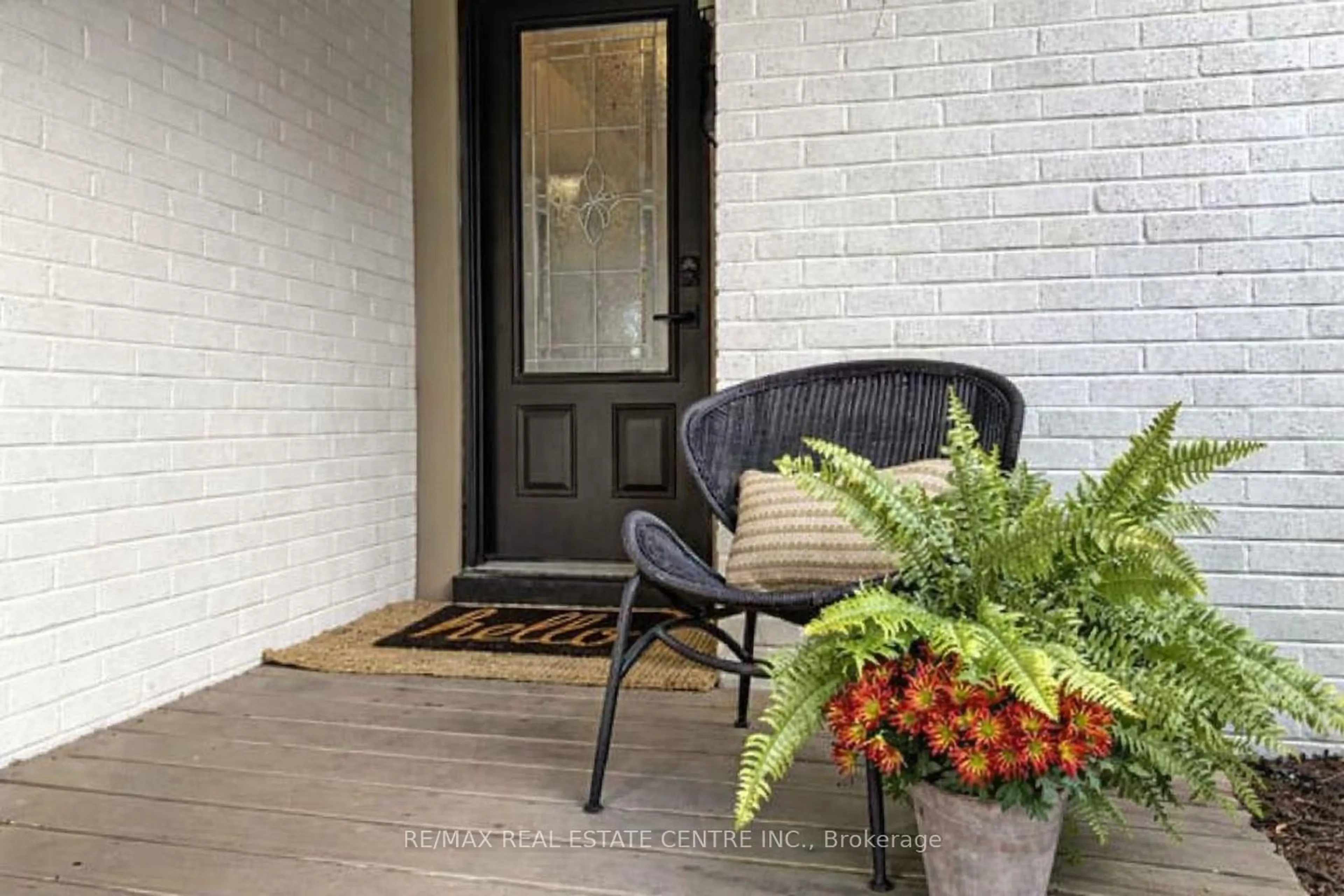 Indoor entryway for 26 Diane Dr, Orangeville Ontario L9W 2N4