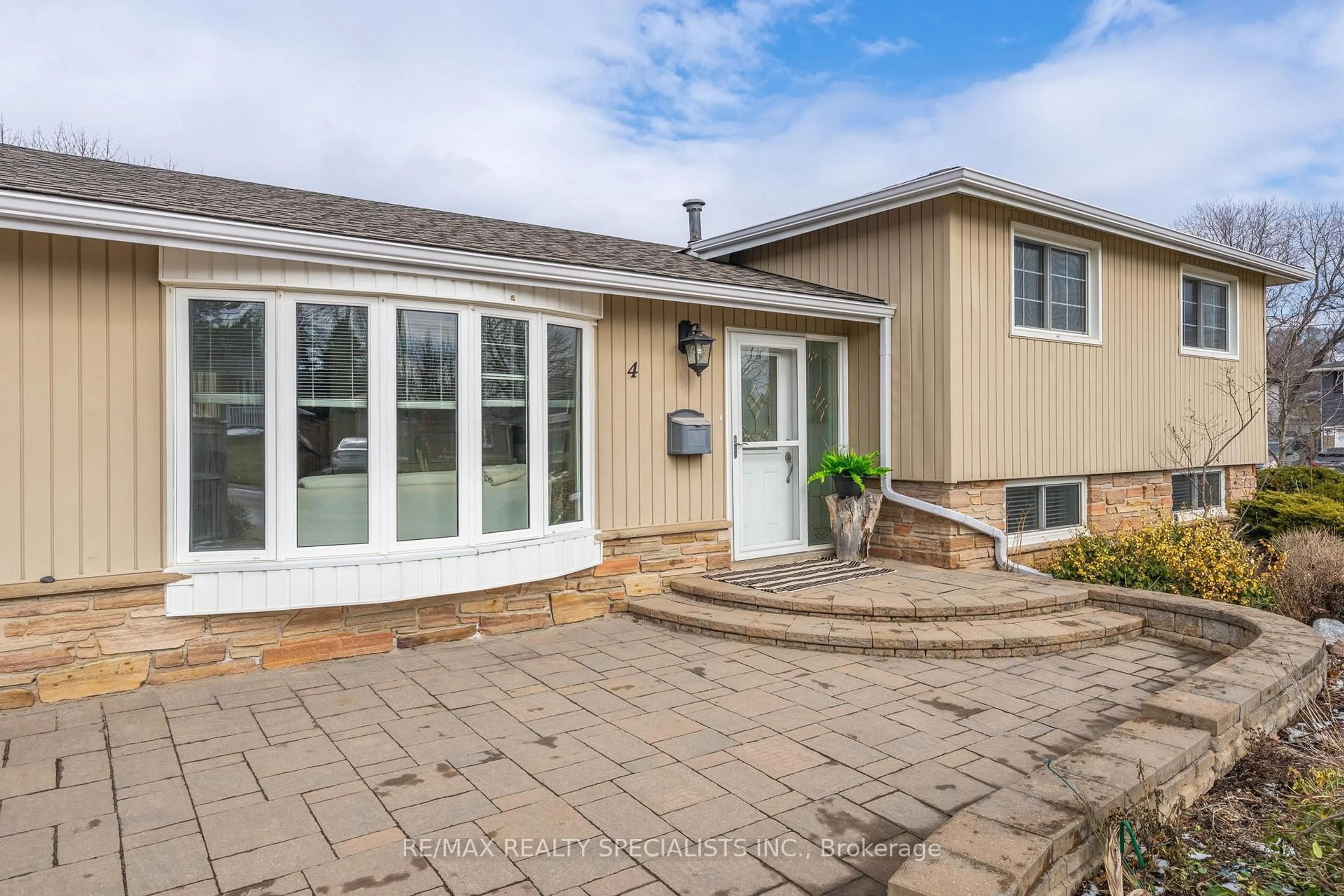 Unknown for 4 Uplands Crt, Halton Hills Ontario L7G 2S8