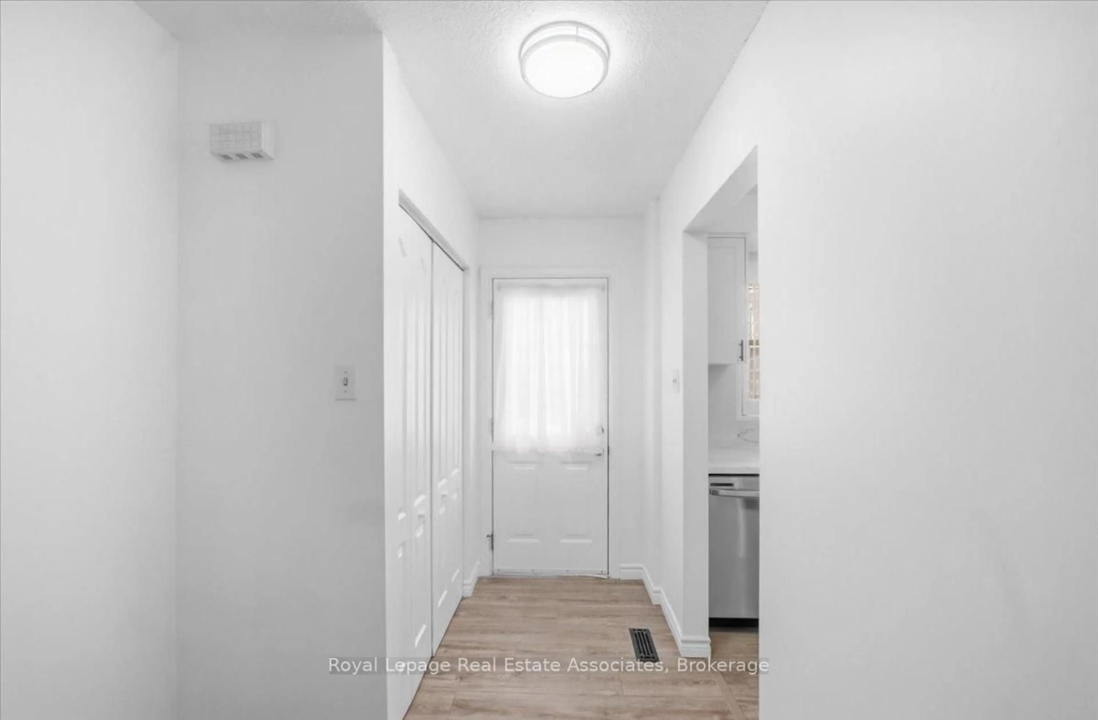 Indoor entryway for 6699 Falconer Dr #85, Mississauga Ontario L5N 2E3