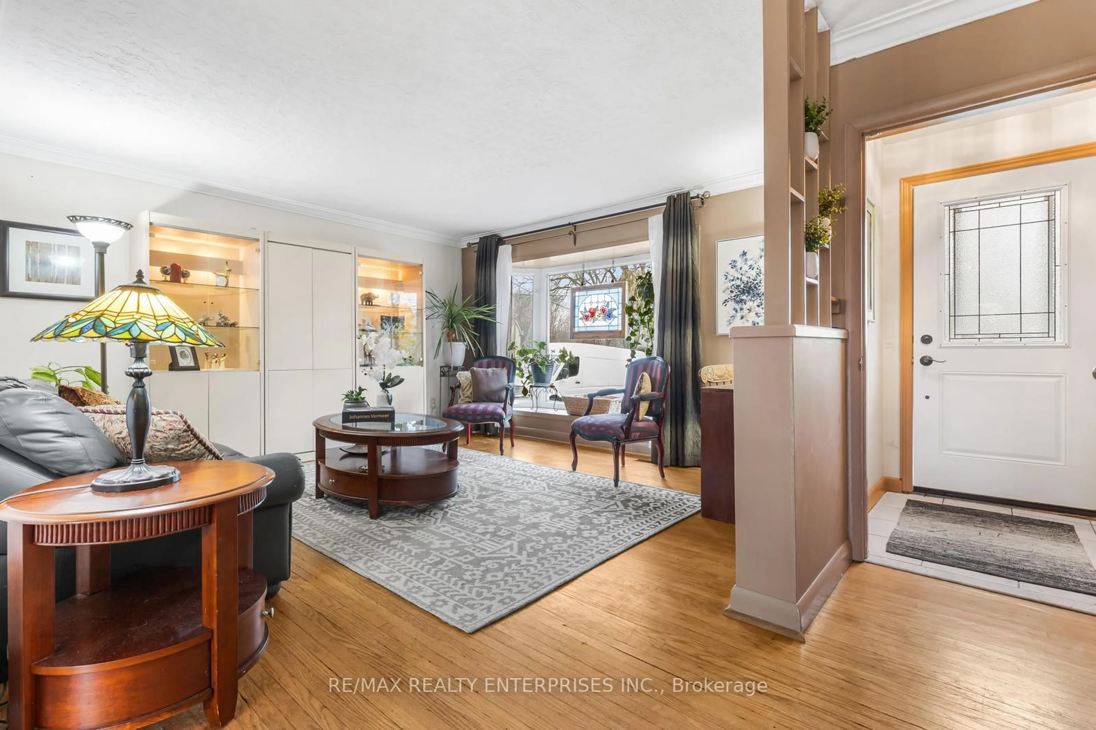 Indoor entryway for 1911 Hartland Dr, Mississauga Ontario L5J 1M7