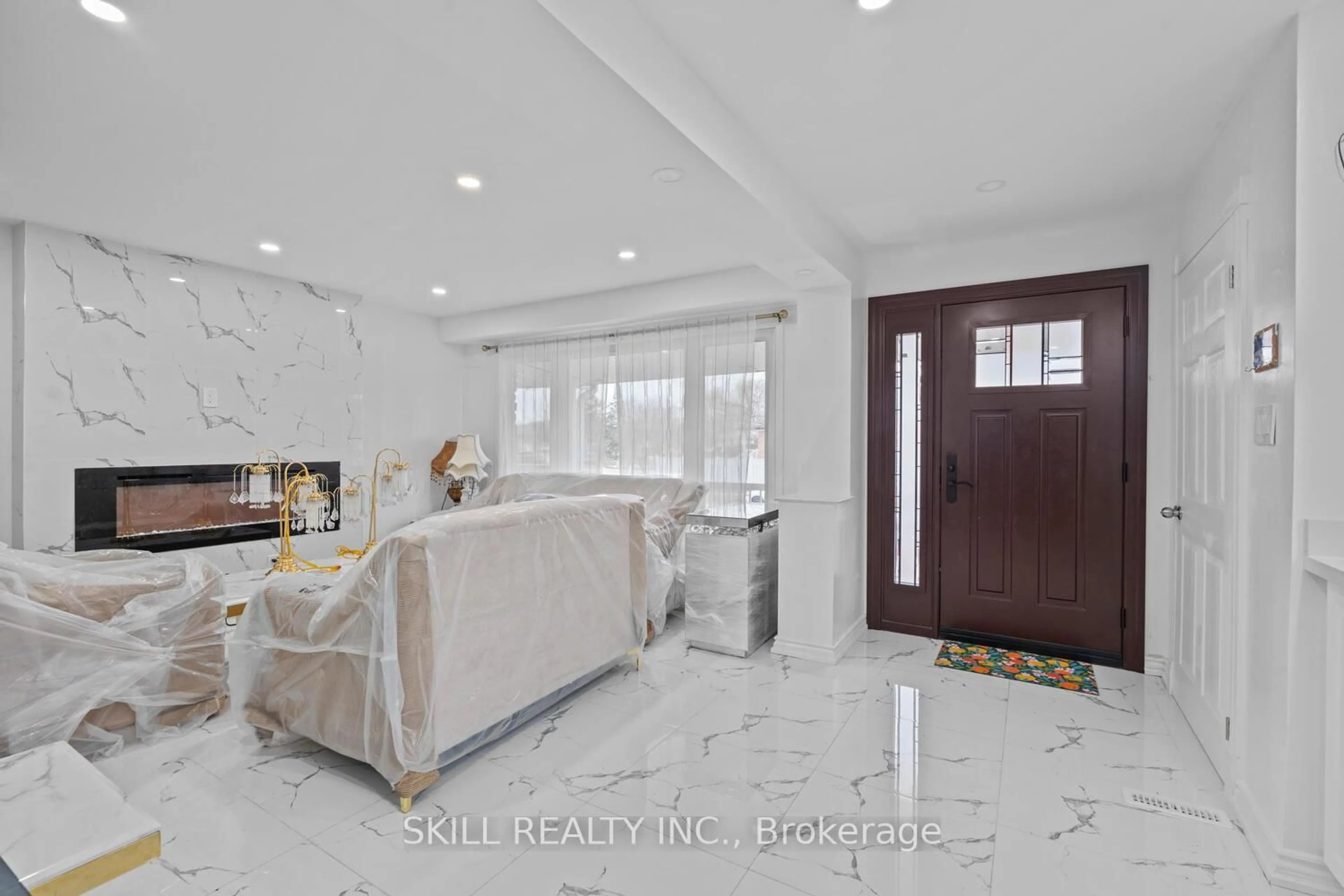 Indoor entryway for 7738 Redstone Rd, Mississauga Ontario L4T 2B9