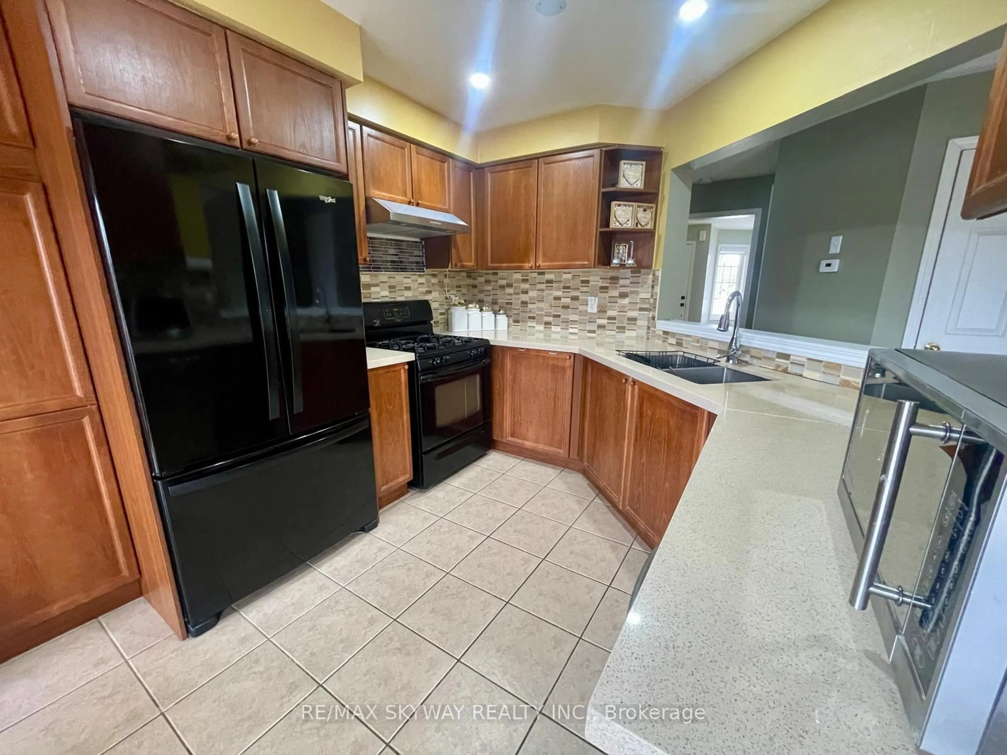 Unknown for 90 Sweetwood Circ, Brampton Ontario L7A 2S1