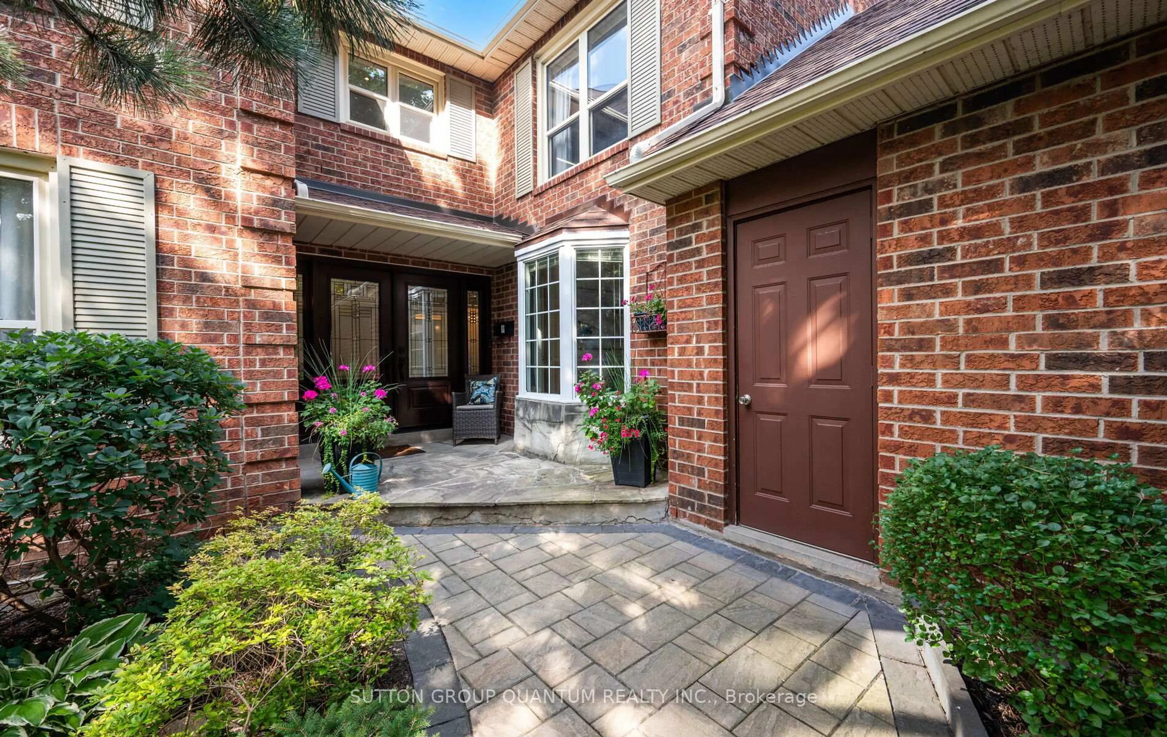 Home with brick exterior material, street for 4008 Powderhorn Crt, Mississauga Ontario L5L 3C4