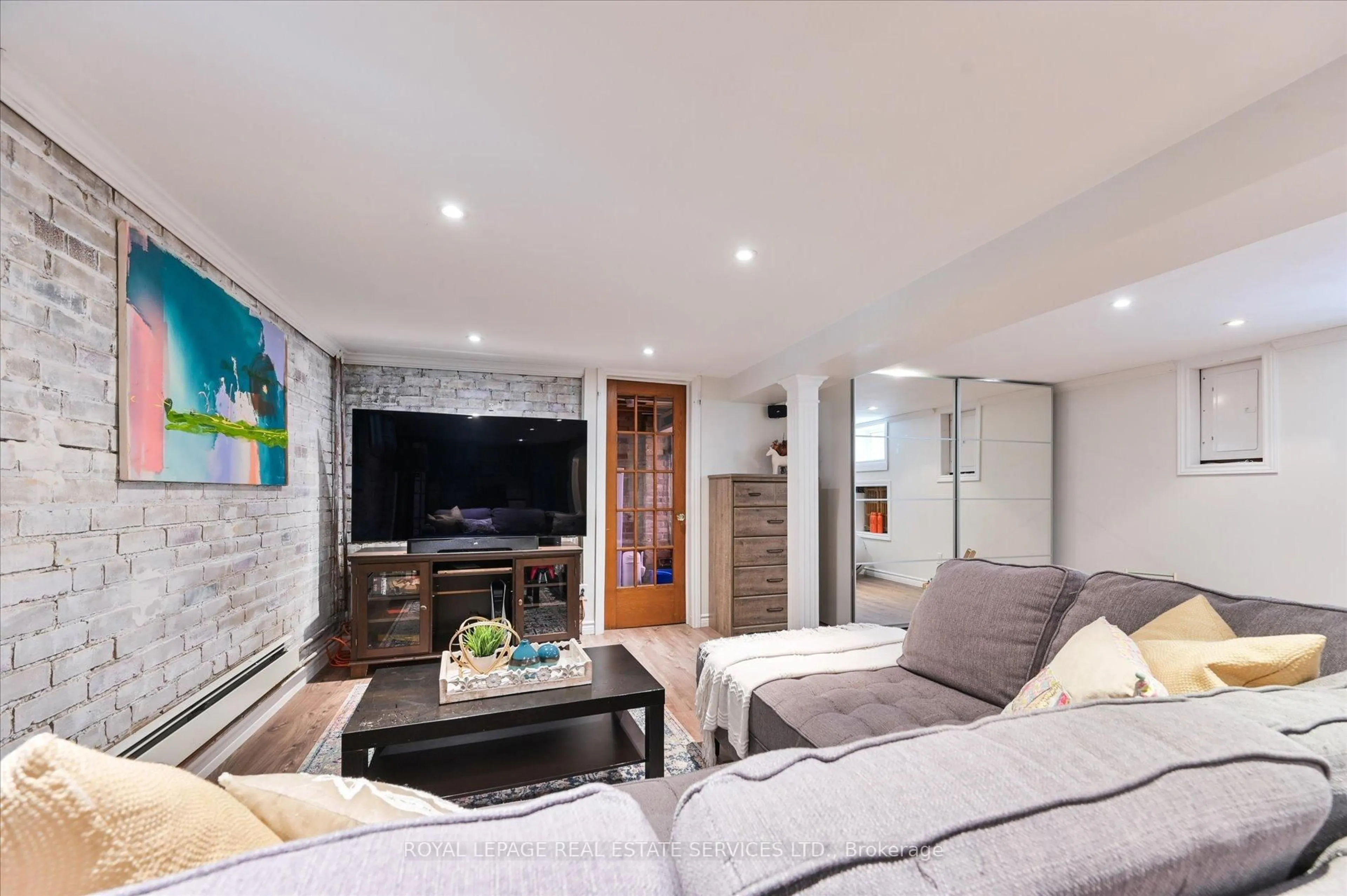 Living room with furniture, unknown for 11 King Street Cres, Toronto Ontario M9N 1K7