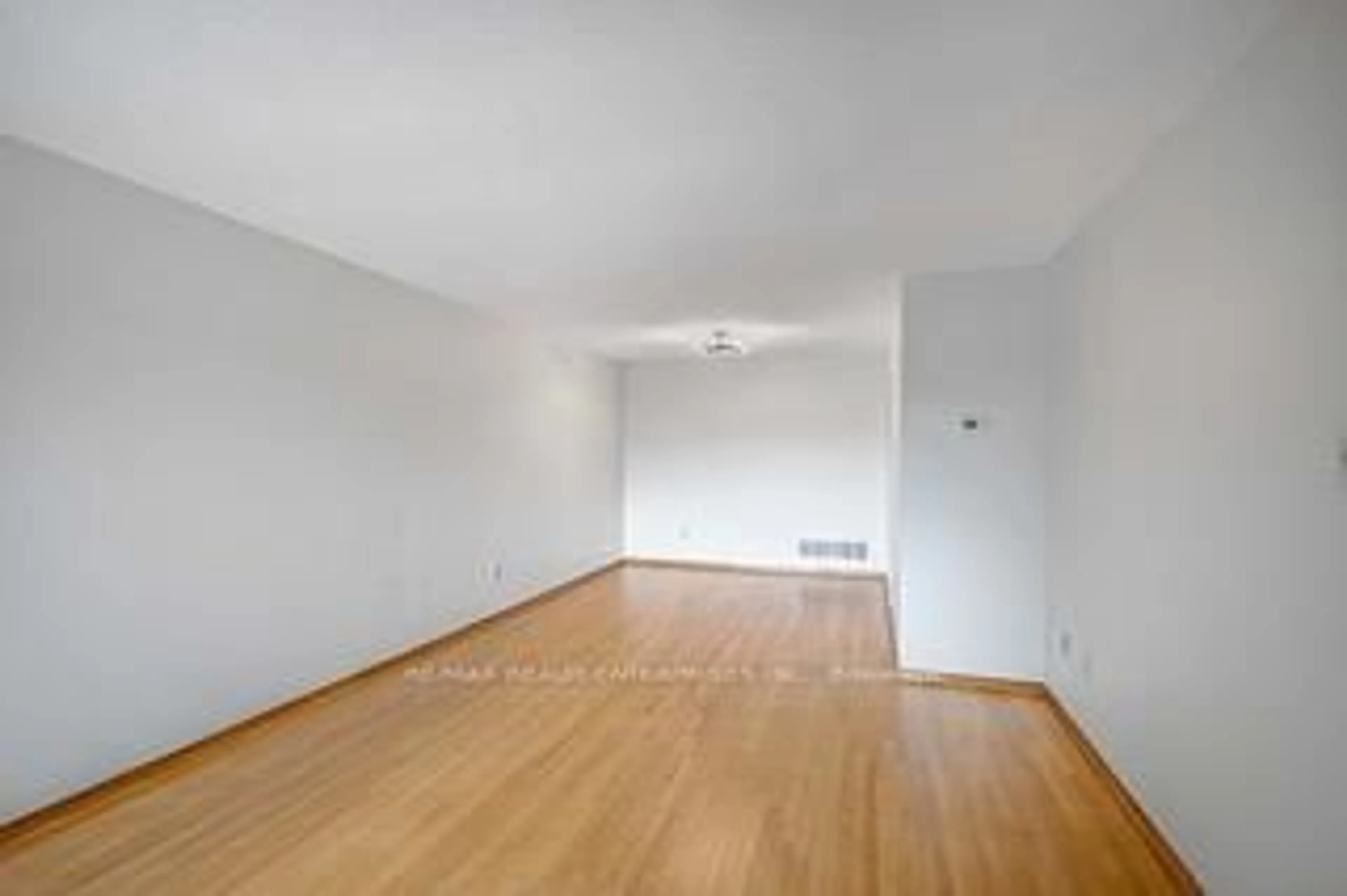 A pic of a room for 100 Antigua Rd, Mississauga Ontario L5B 2T6